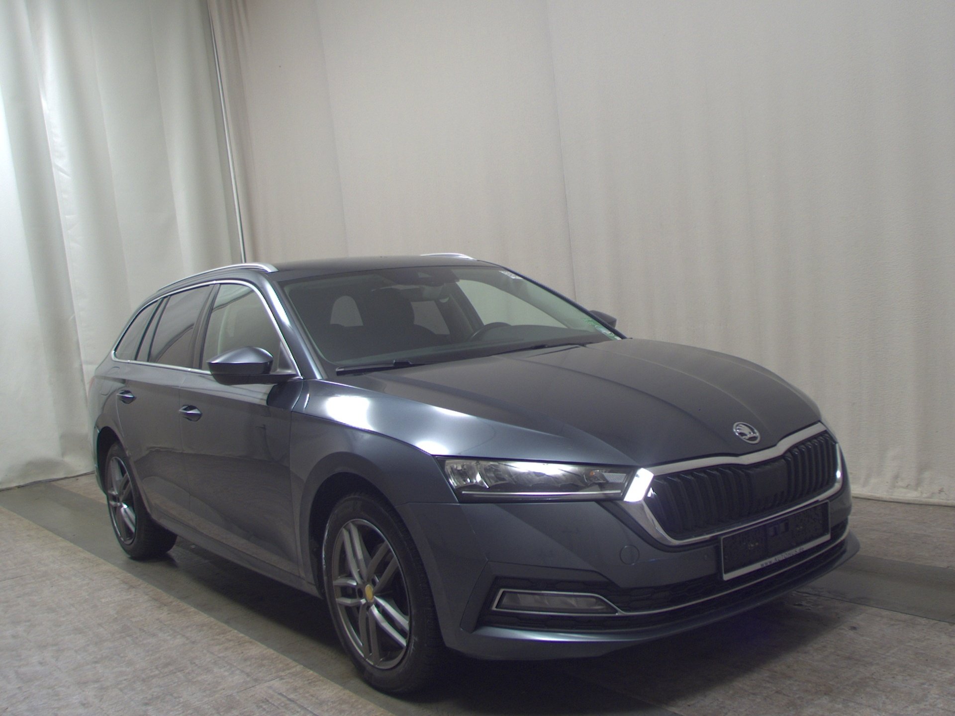 Skoda Octavia Kombi 2.0 TDI Style Navi LED vc ACC AHK 3