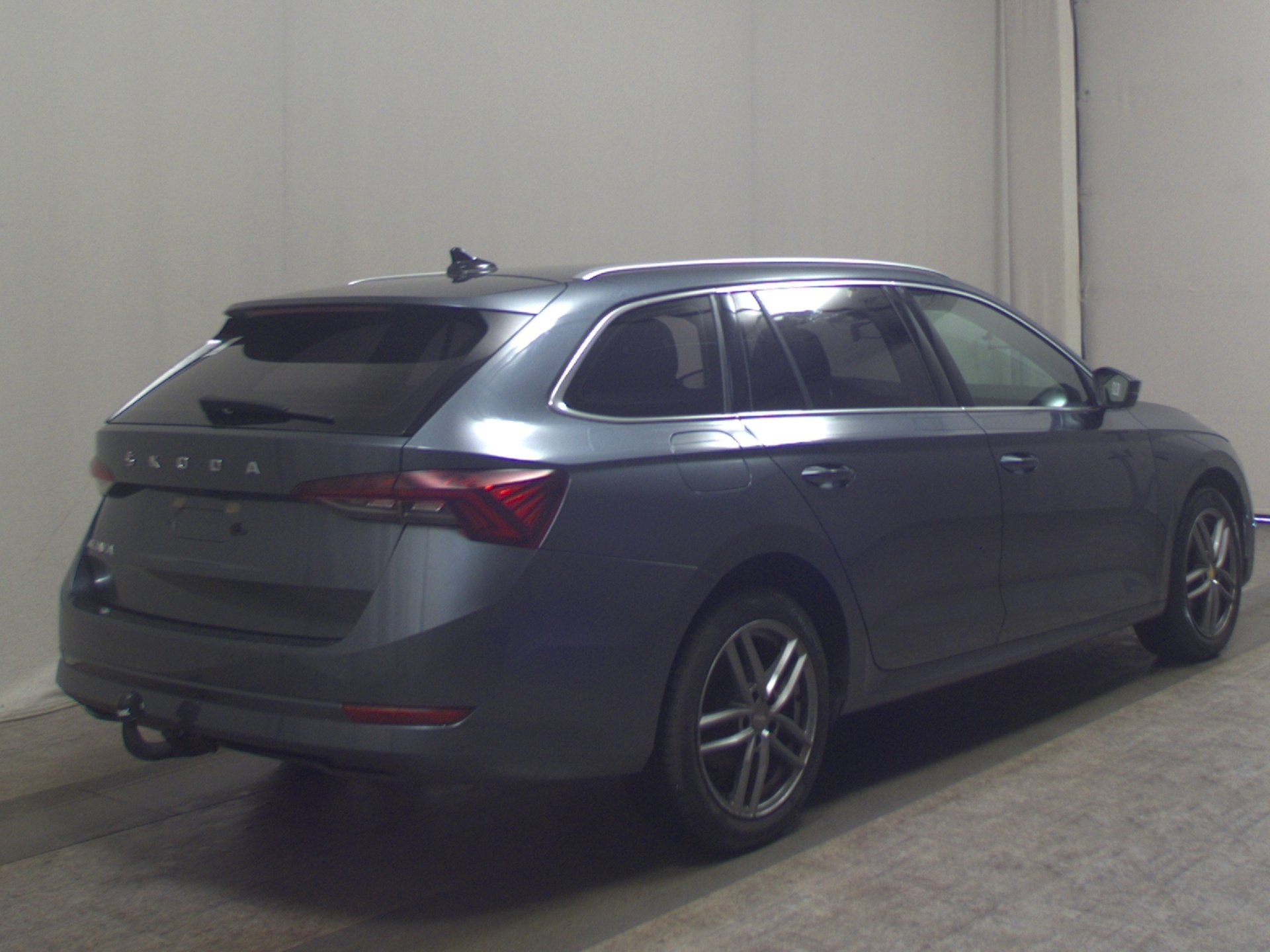 Skoda Octavia Kombi 2.0 TDI Style Navi LED vc ACC AHK 4