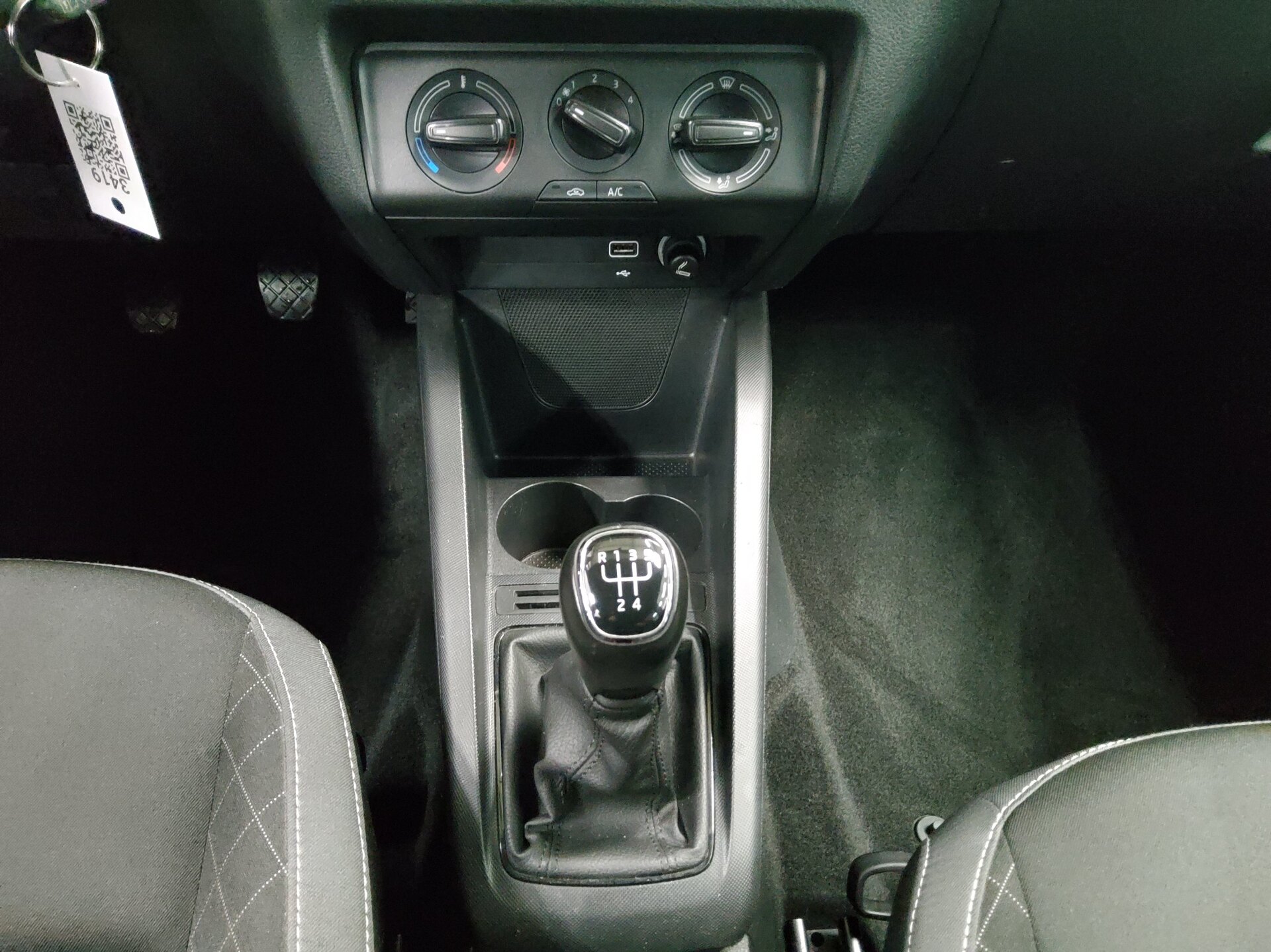 Skoda Fabia Kombi 1.0 TSI Ambition Sound DAB Klima 6