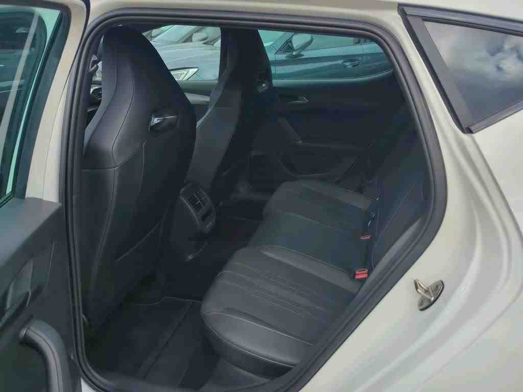 Cupra Leon 1.4 e-Hybrid CUPRA NAVI SHZ PDC LED 7