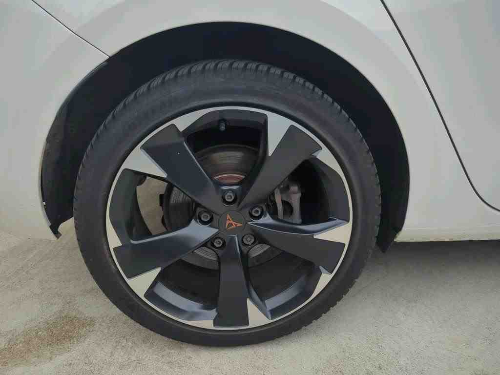 Cupra Leon 1.4 e-Hybrid CUPRA NAVI SHZ PDC LED 11