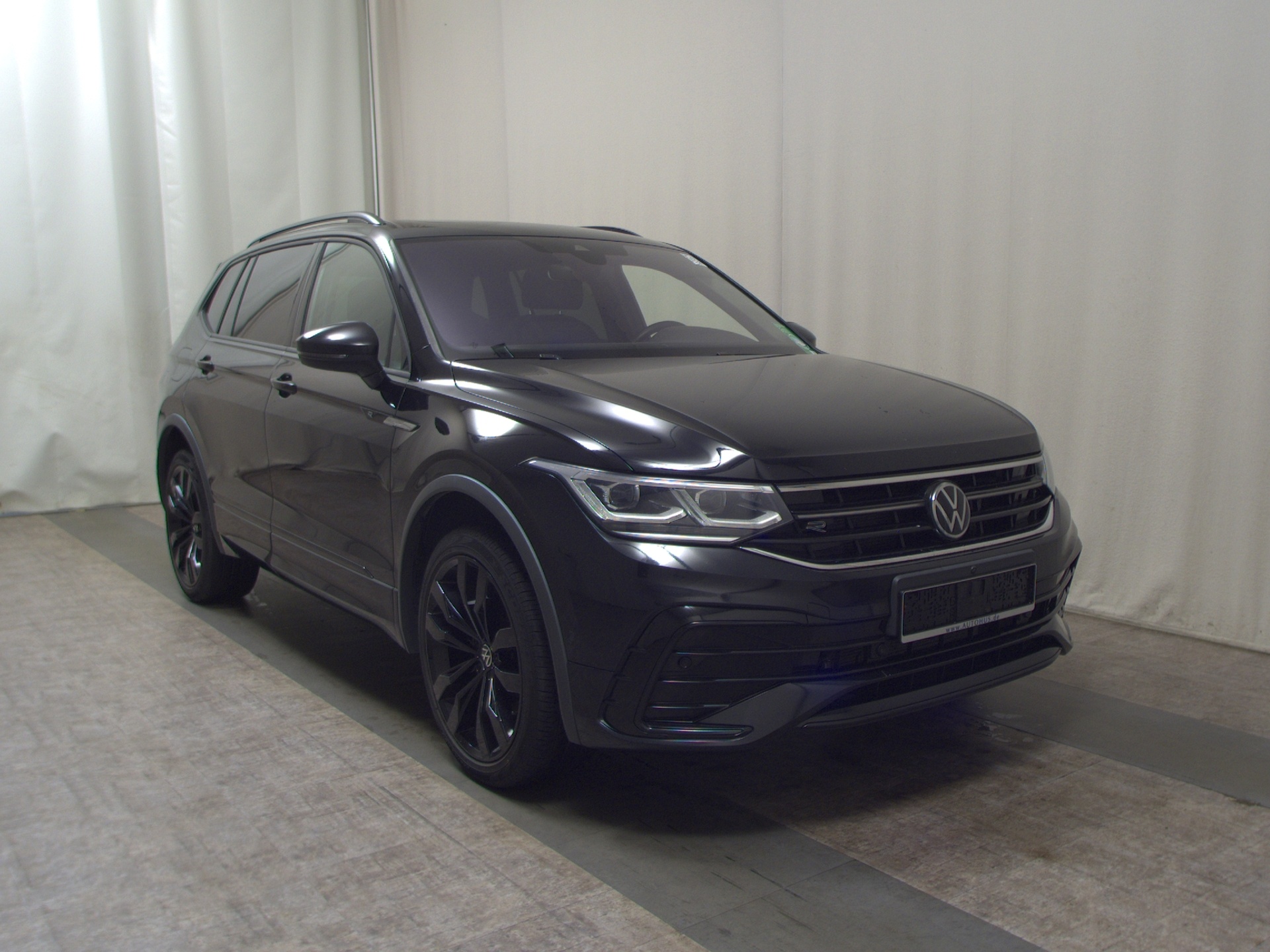 Volkswagen Tiguan Allspace 2.0 TDI 4M R-Line Navi LED AID Pano H/K Sound 3