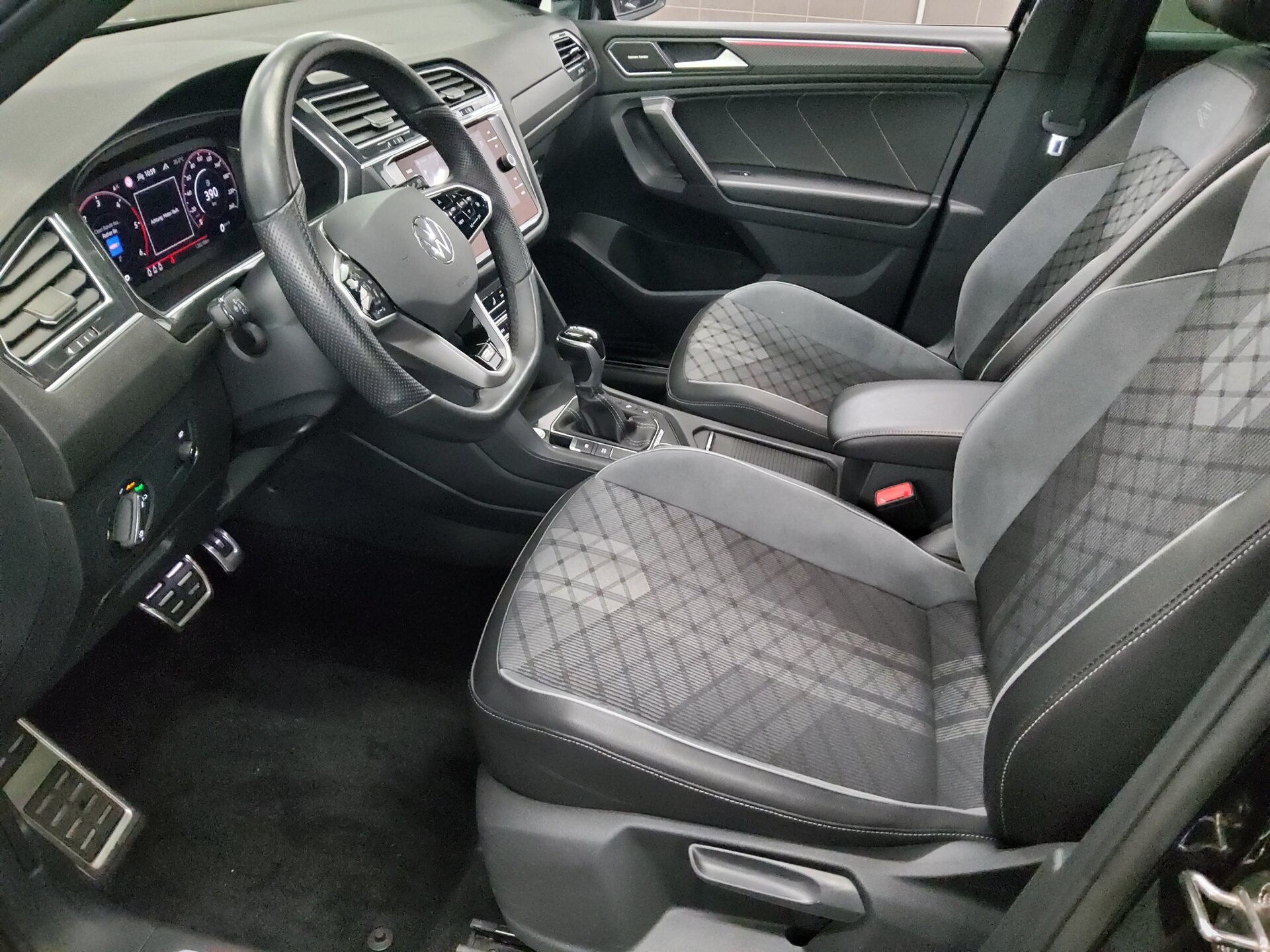 Volkswagen Tiguan Allspace 2.0 TDI 4M R-Line Navi LED AID Pano H/K Sound 9