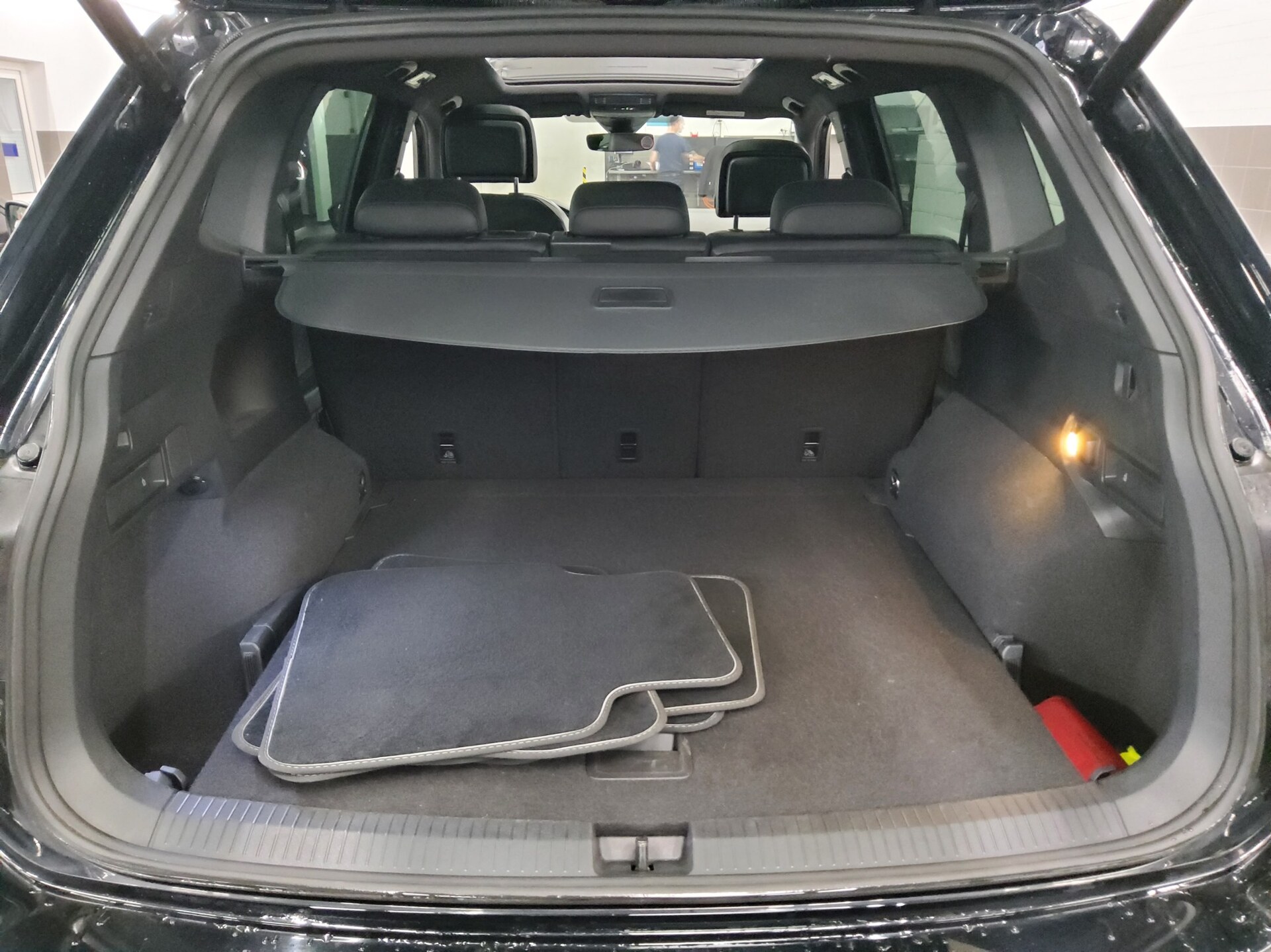 Volkswagen Tiguan Allspace 2.0 TDI 4M R-Line Navi LED AID Pano H/K Sound 13