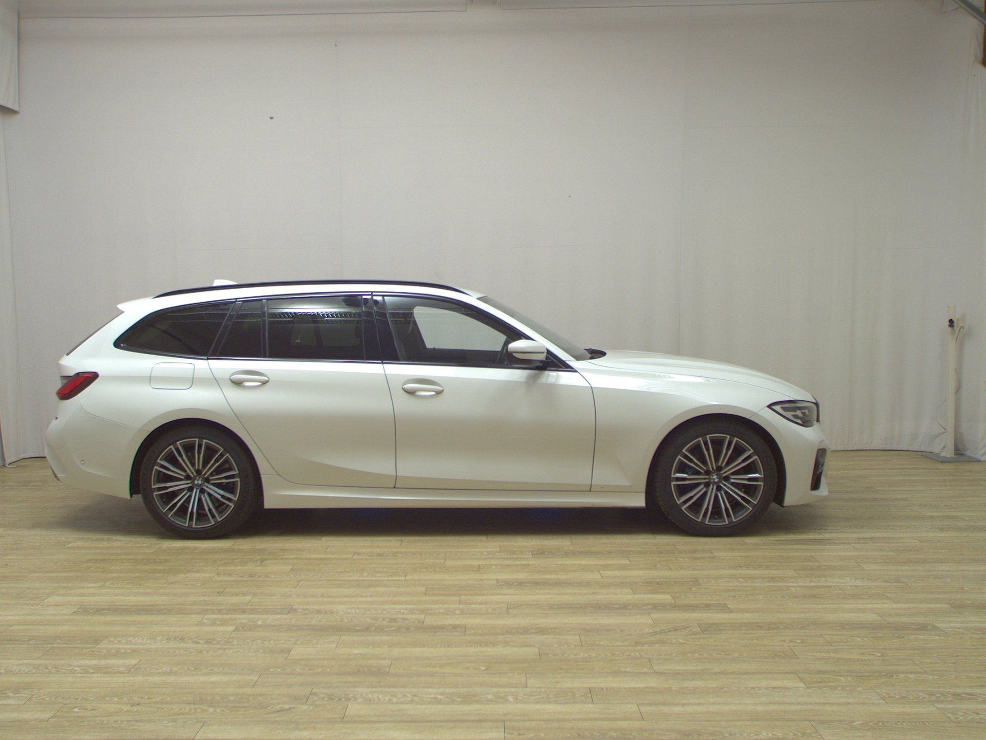 BMW 330iA Touring M-Sport Navi LED LC-Pro H-K DAB