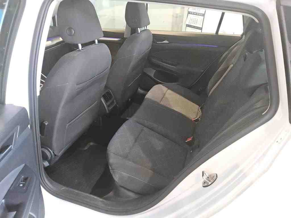 Volkswagen Golf-8 Var. 2.0 TDI Life NAVI KLIMAAUT PDC LED DC 7
