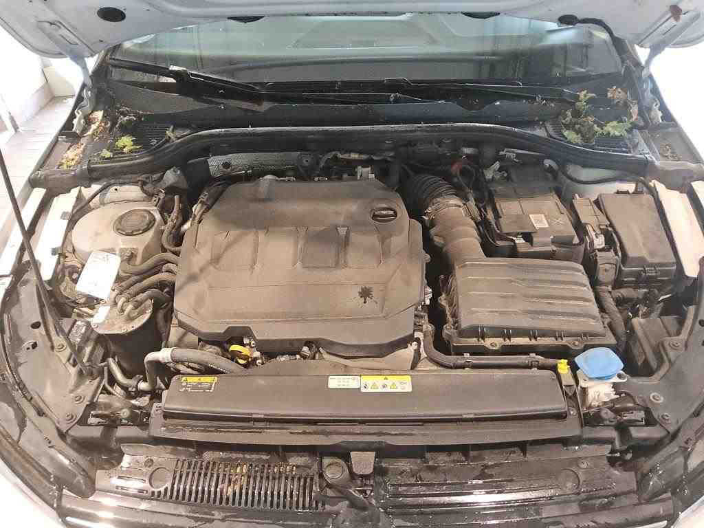 Volkswagen Golf-8 Var. 2.0 TDI Life NAVI KLIMAAUT PDC LED DC 11