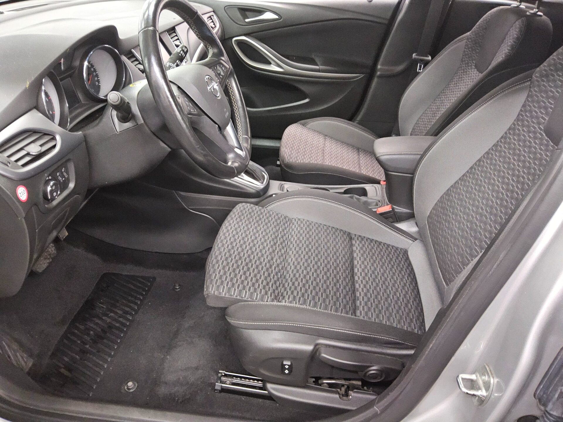 Opel Astra ST 1.5 D Business Ed. Navi Led AHK RFK SHZ 8