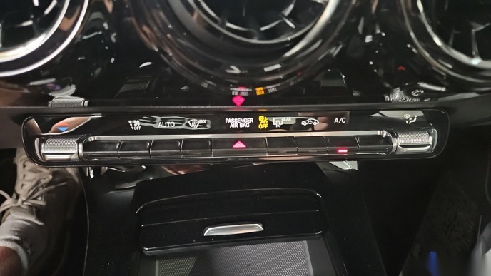 Mercedes-Benz A 180 d T-Leder NAVI SHZ RFK LED 10