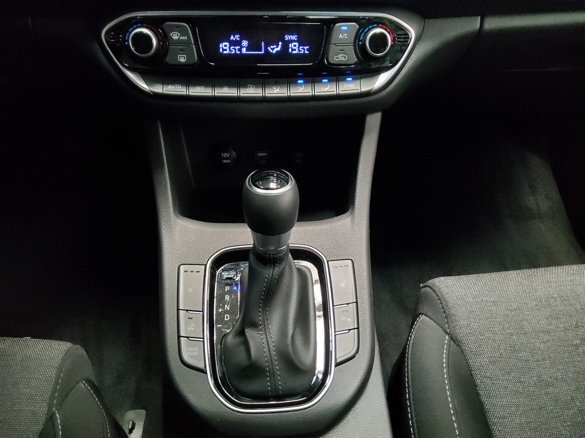 Hyundai i30 1.5 T-GDI Trend Navi LED RFK SHZ CarPlay 6