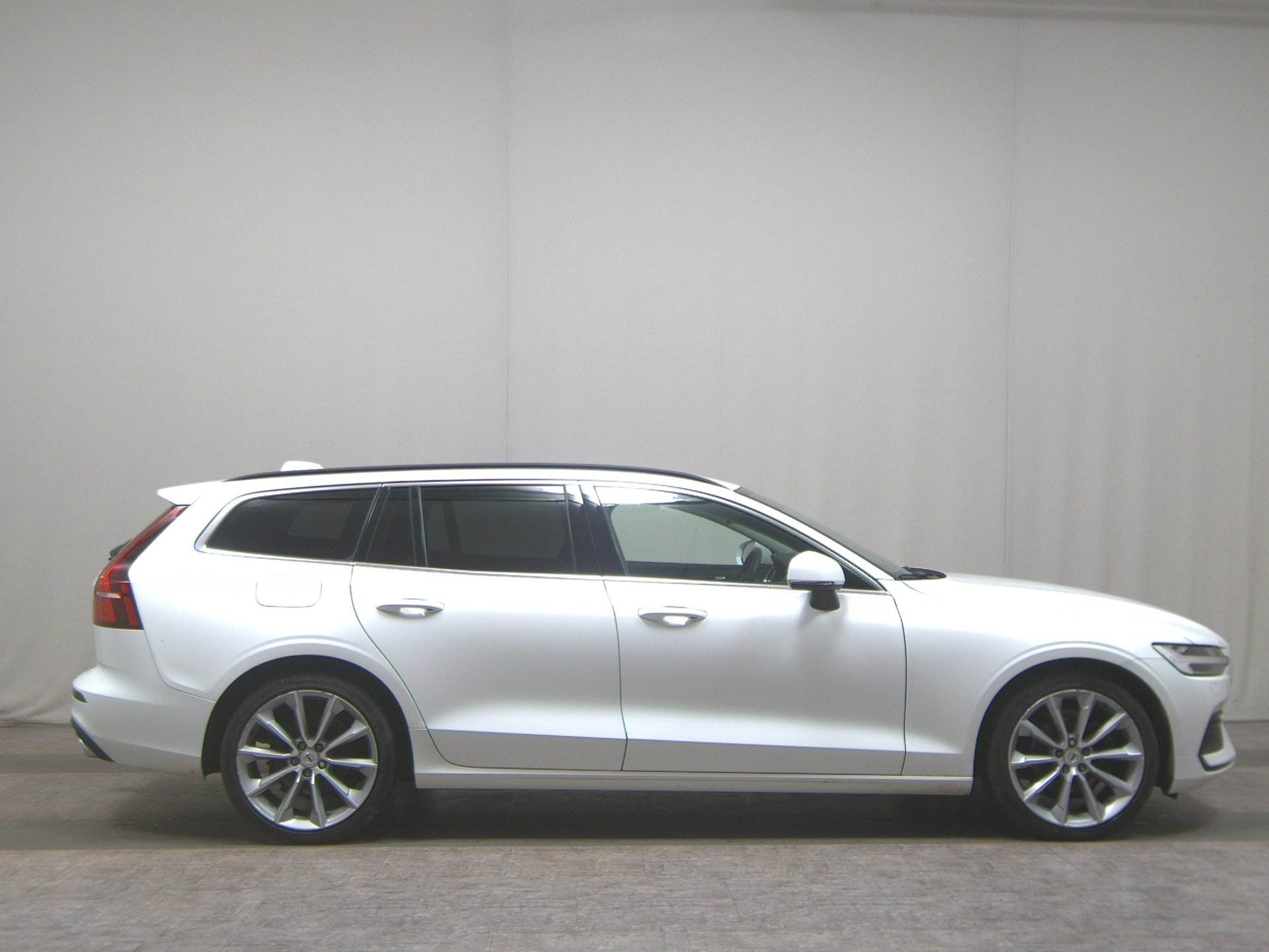 Volvo V60 B4 Momentum Pro Navi LED