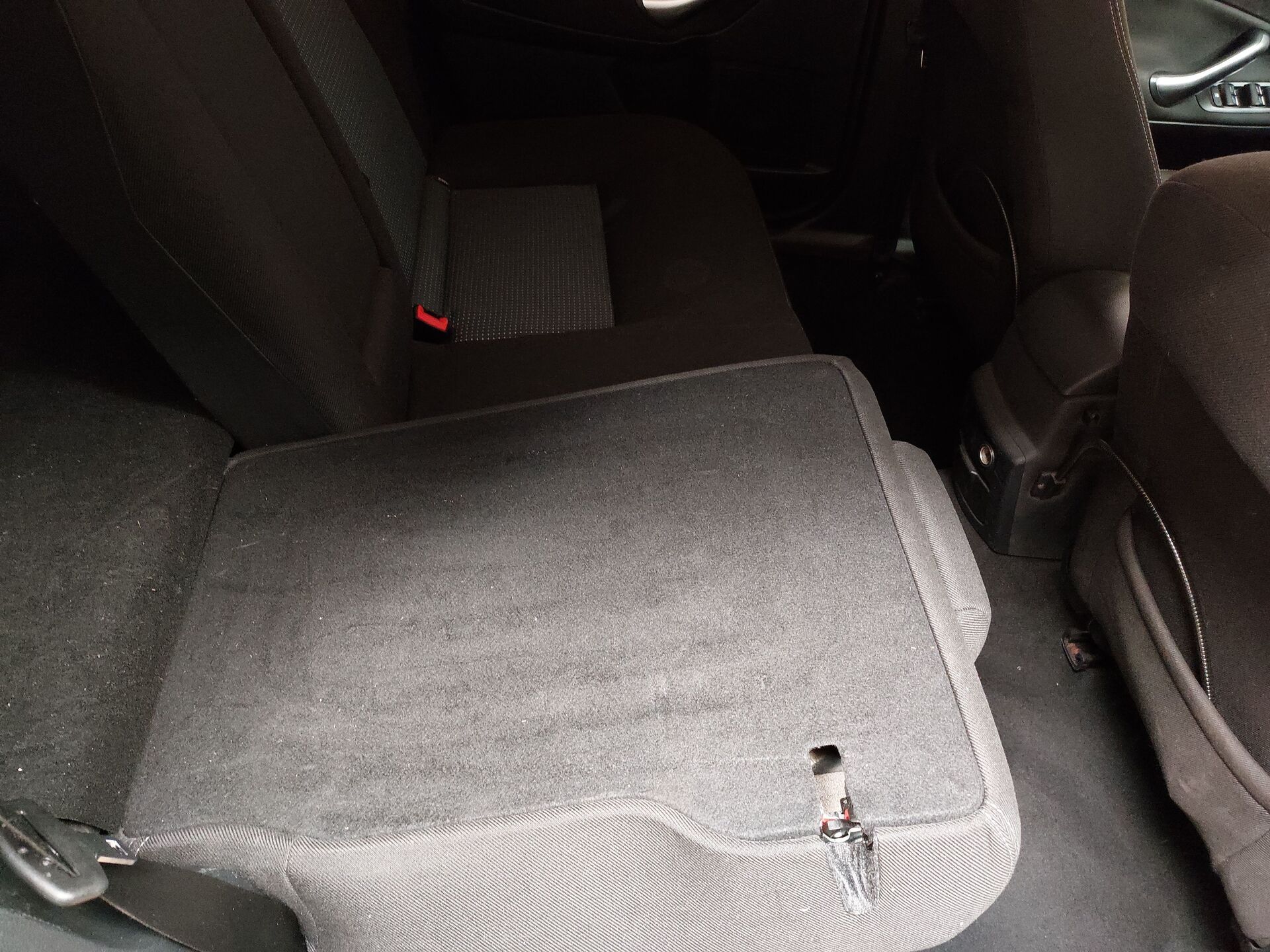Ford Mondeo Turnier 2.0 TDCi Trend SPORTSITZE KLIMAAUT RADIO MFL STHZG 14