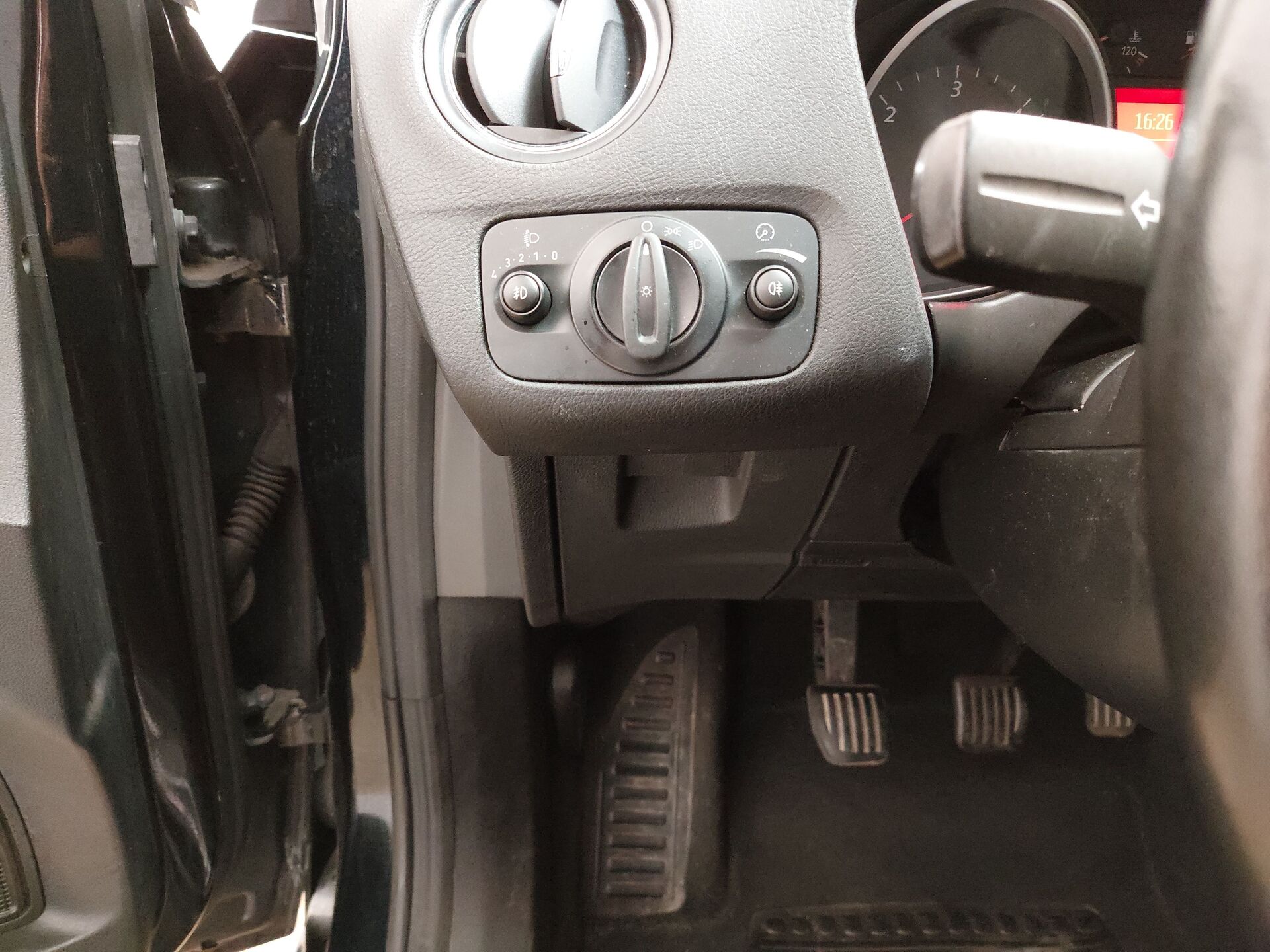 Ford Mondeo Turnier 2.0 TDCi Trend SPORTSITZE KLIMAAUT RADIO MFL STHZG 9