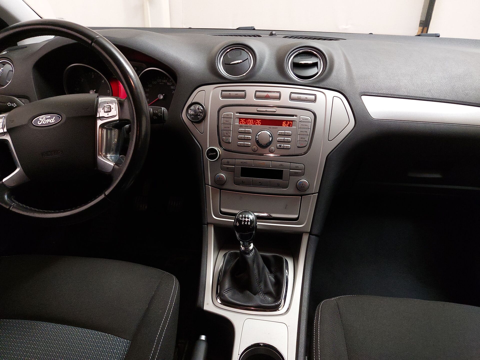 Ford Mondeo Turnier 2.0 TDCi Trend SPORTSITZE KLIMAAUT RADIO MFL STHZG 12