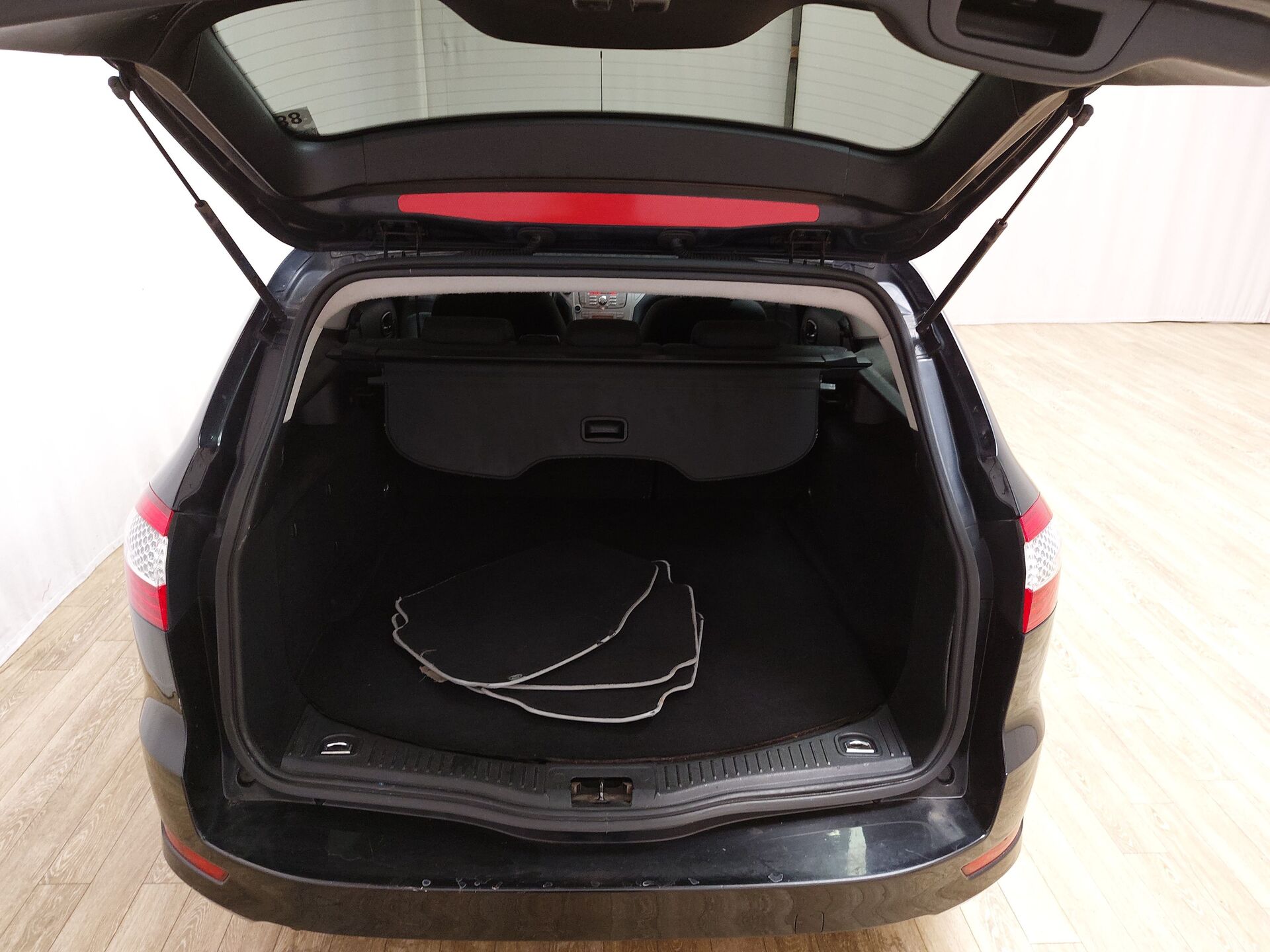 Ford Mondeo Turnier 2.0 TDCi Trend SPORTSITZE KLIMAAUT RADIO MFL STHZG 15