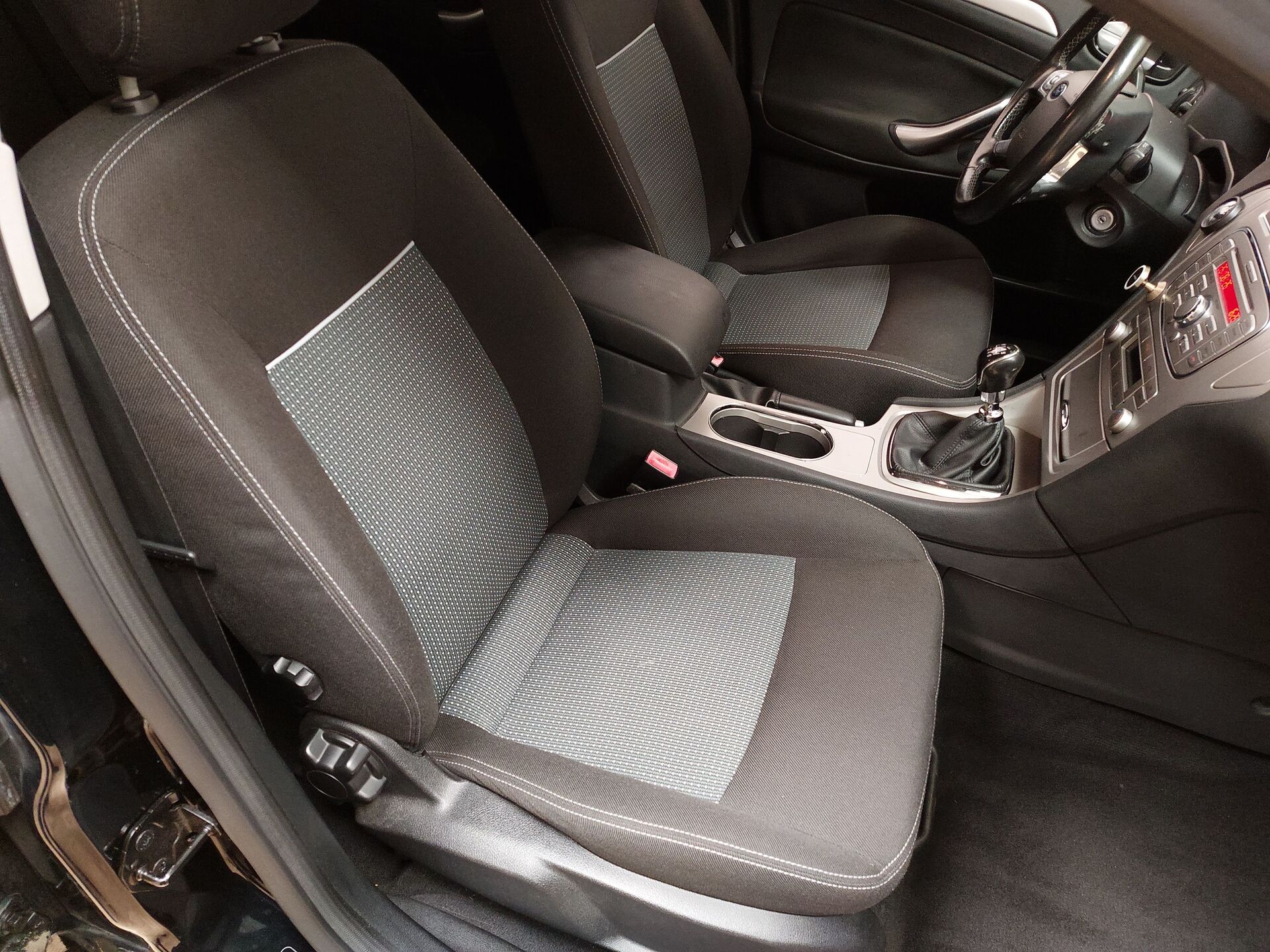 Ford Mondeo Turnier 2.0 TDCi Trend SPORTSITZE KLIMAAUT RADIO MFL STHZG 11