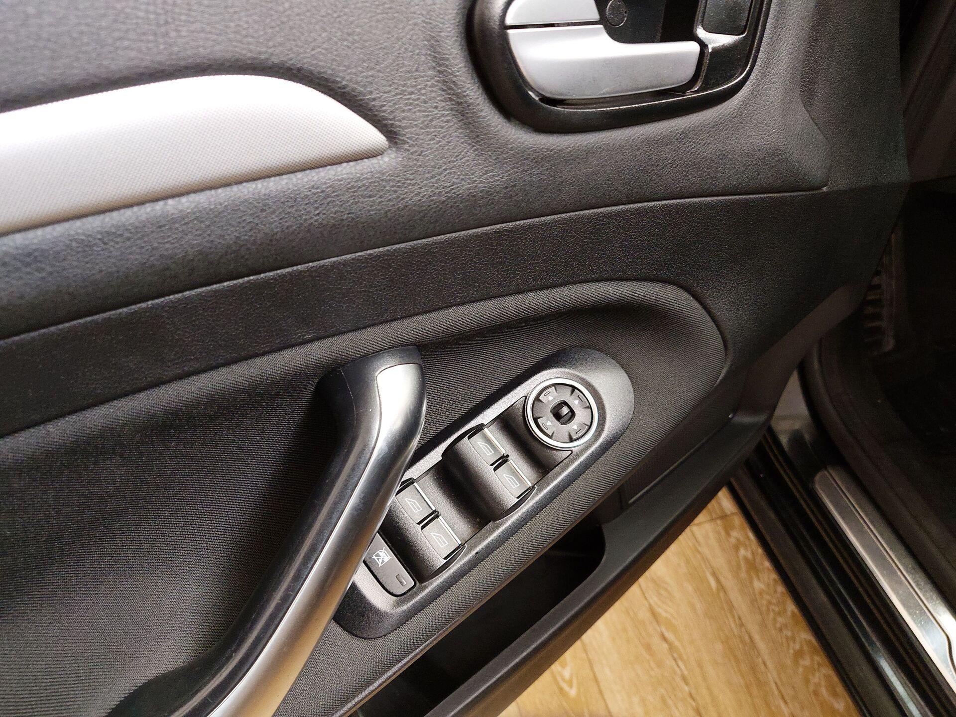 Ford Mondeo Turnier 2.0 TDCi Trend SPORTSITZE KLIMAAUT RADIO MFL STHZG 10
