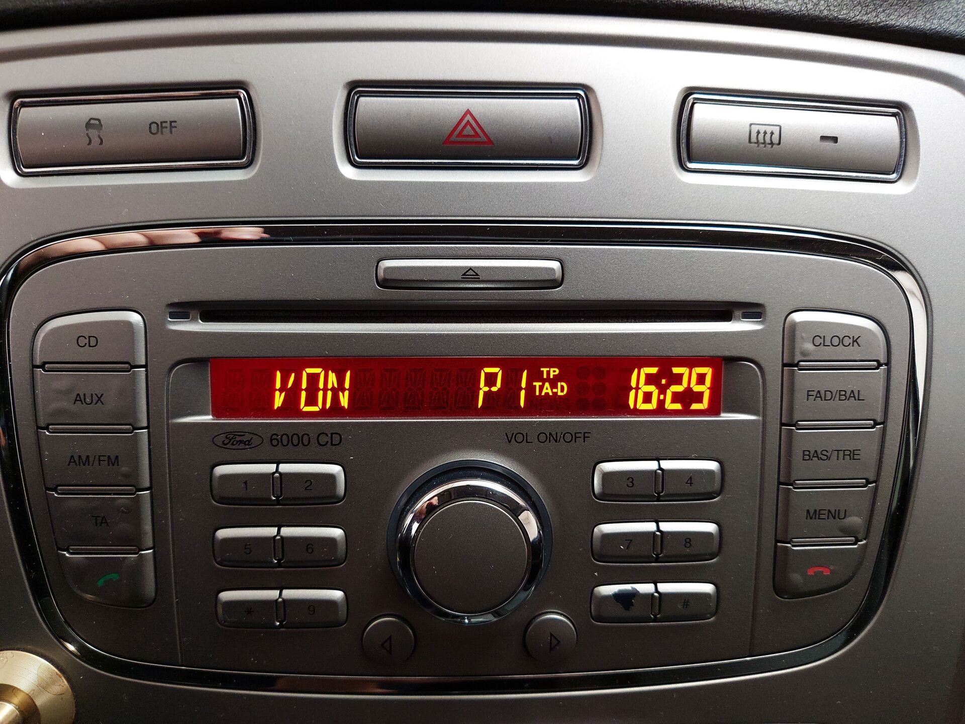 Ford Mondeo Turnier 2.0 TDCi Trend SPORTSITZE KLIMAAUT RADIO MFL STHZG 18