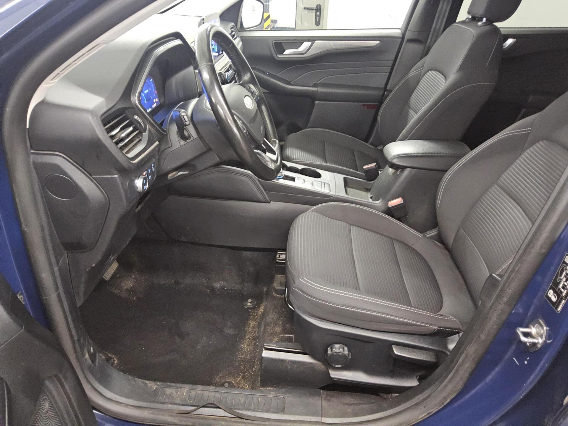Ford Kuga 2.0 EB Titanium Navi DigiTacho AHK RFK LED 9