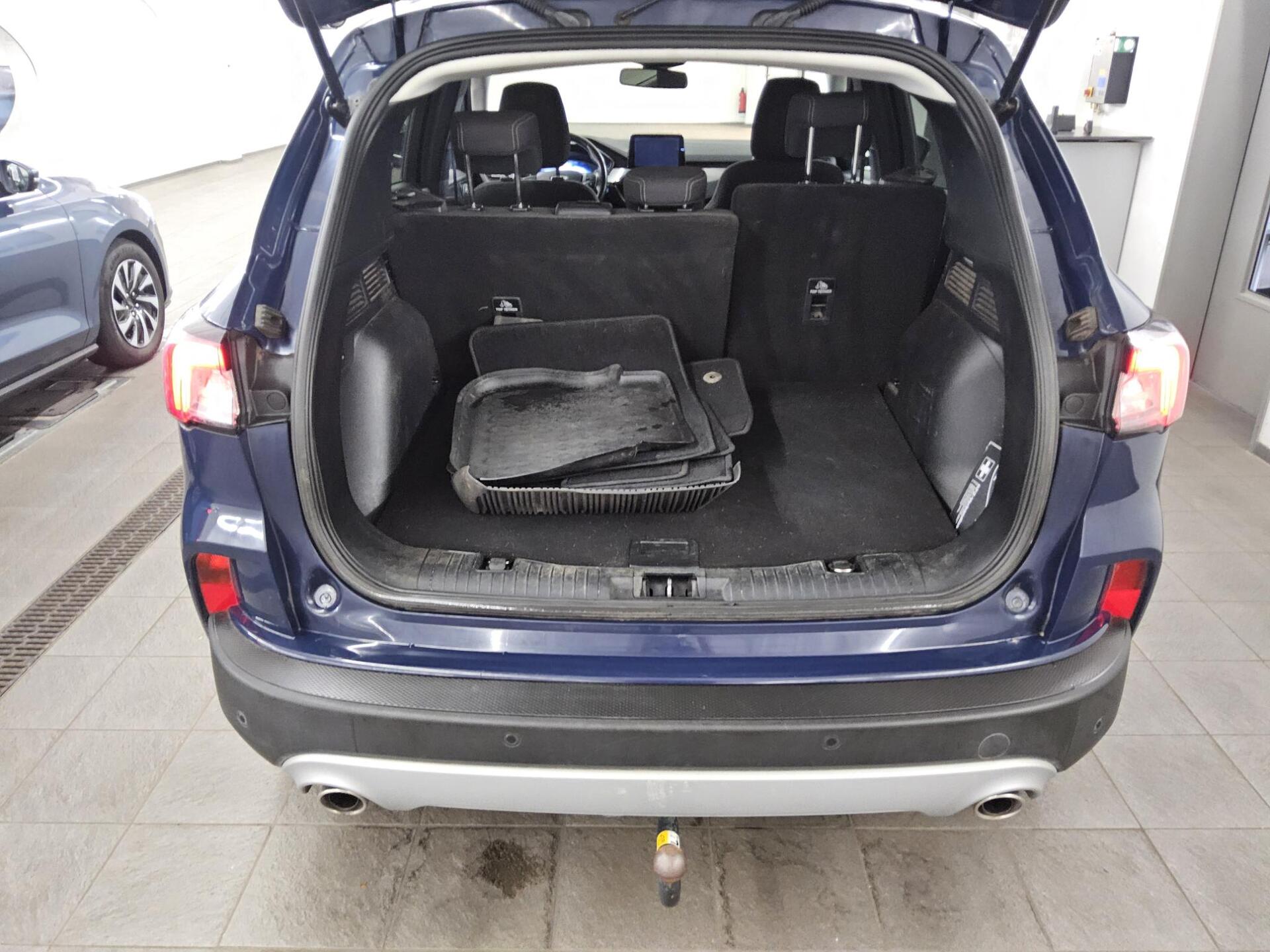Ford Kuga 2.0 EB Titanium Navi DigiTacho AHK RFK LED 12