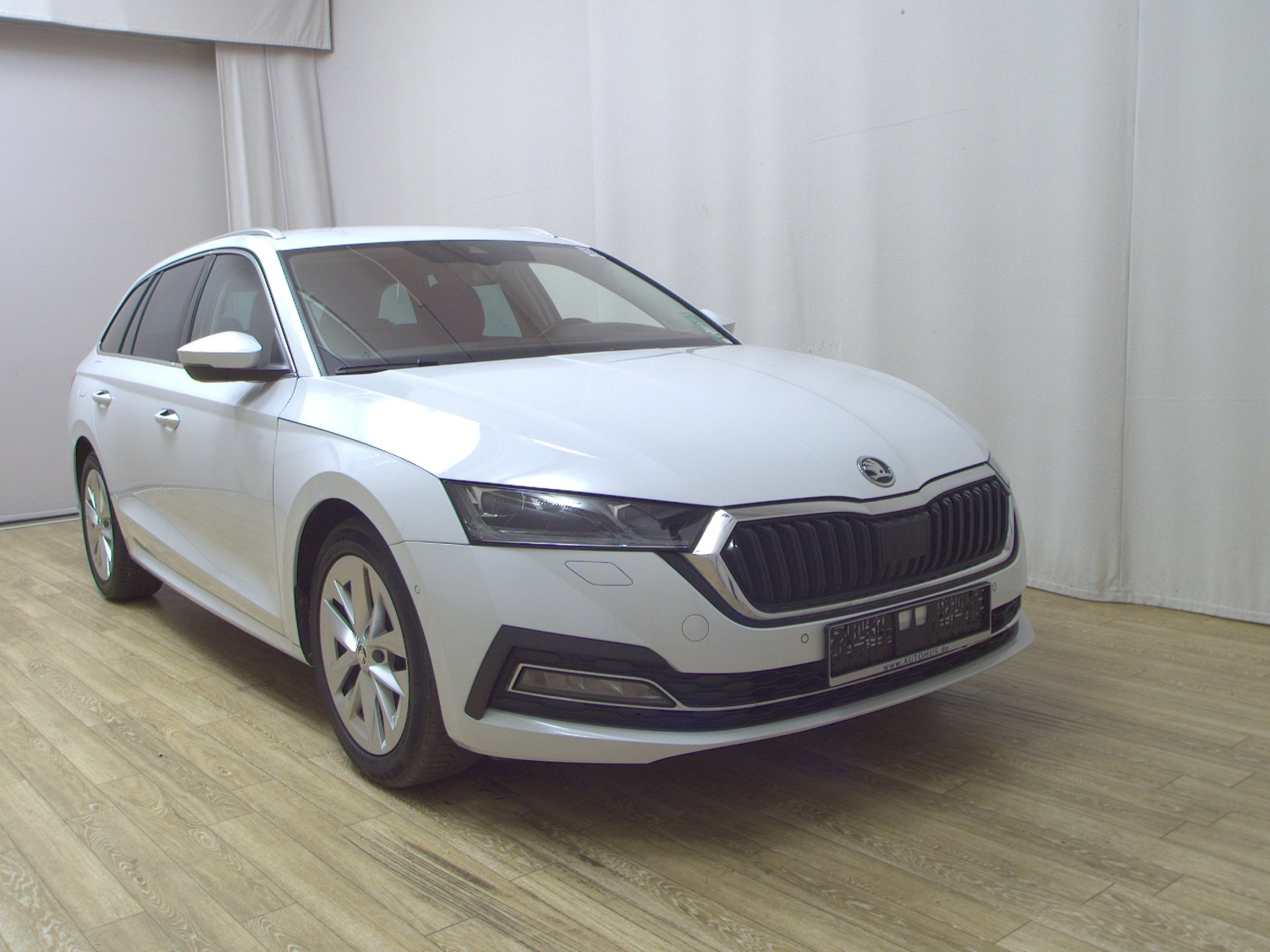 Skoda Octavia Kombi 2.0 TDI Style Navi LED vc RfK HuD 3