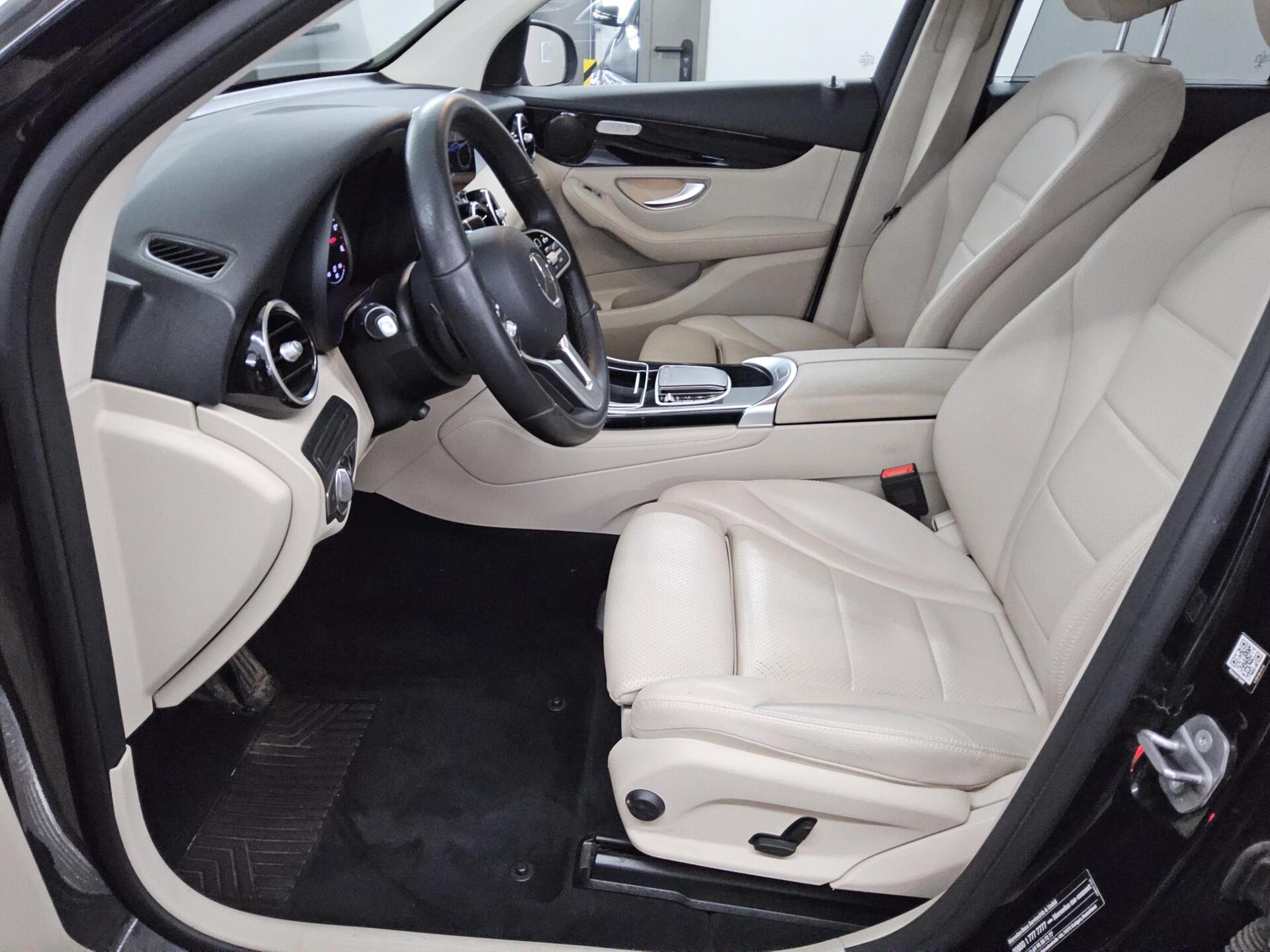 Mercedes-Benz GLC 220 d 4M Command LED Leder AHK 8