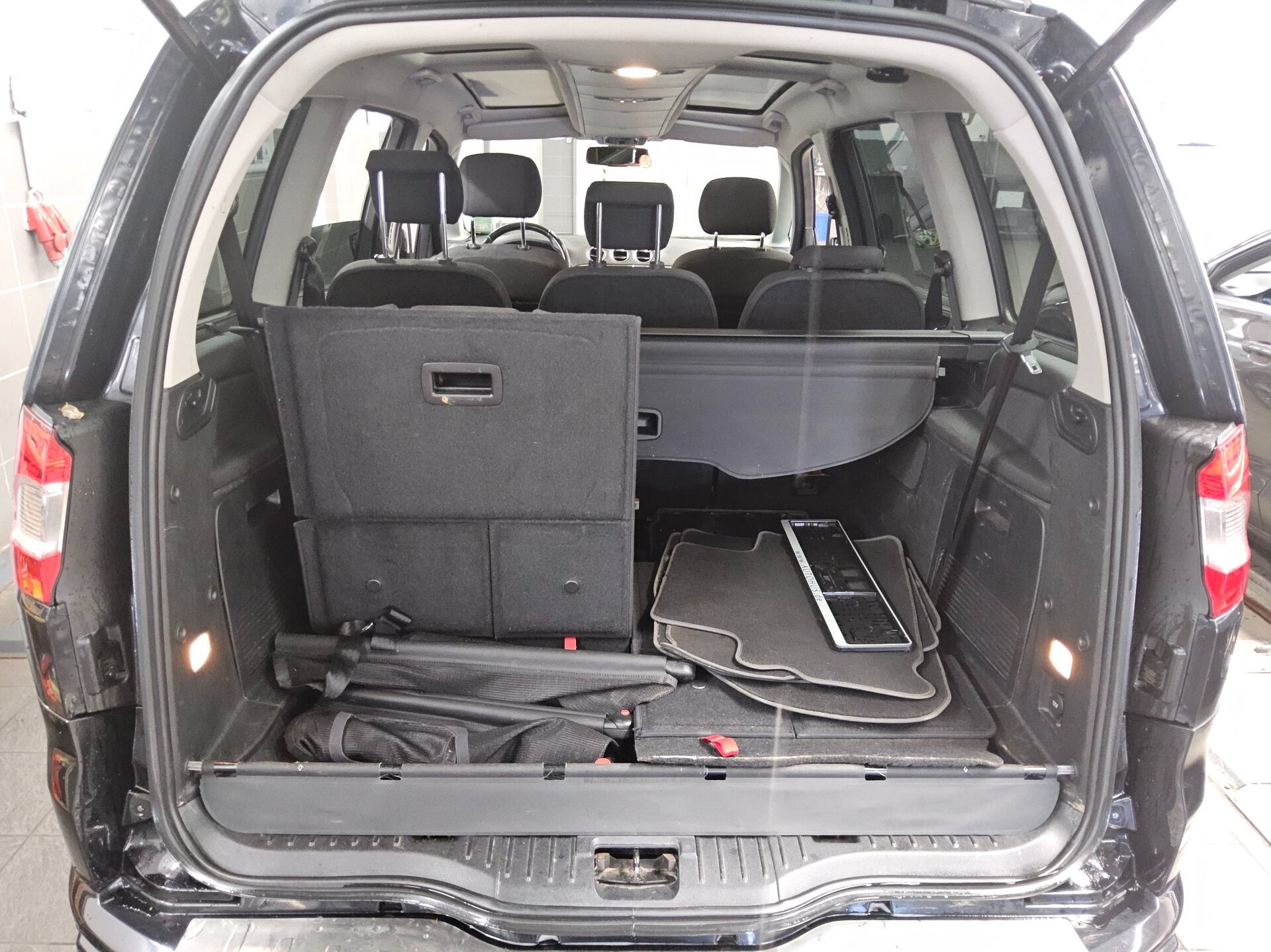 Ford Galaxy 2.0 TDCi Titanium 7-Sitzer RfK HU 03/27 11