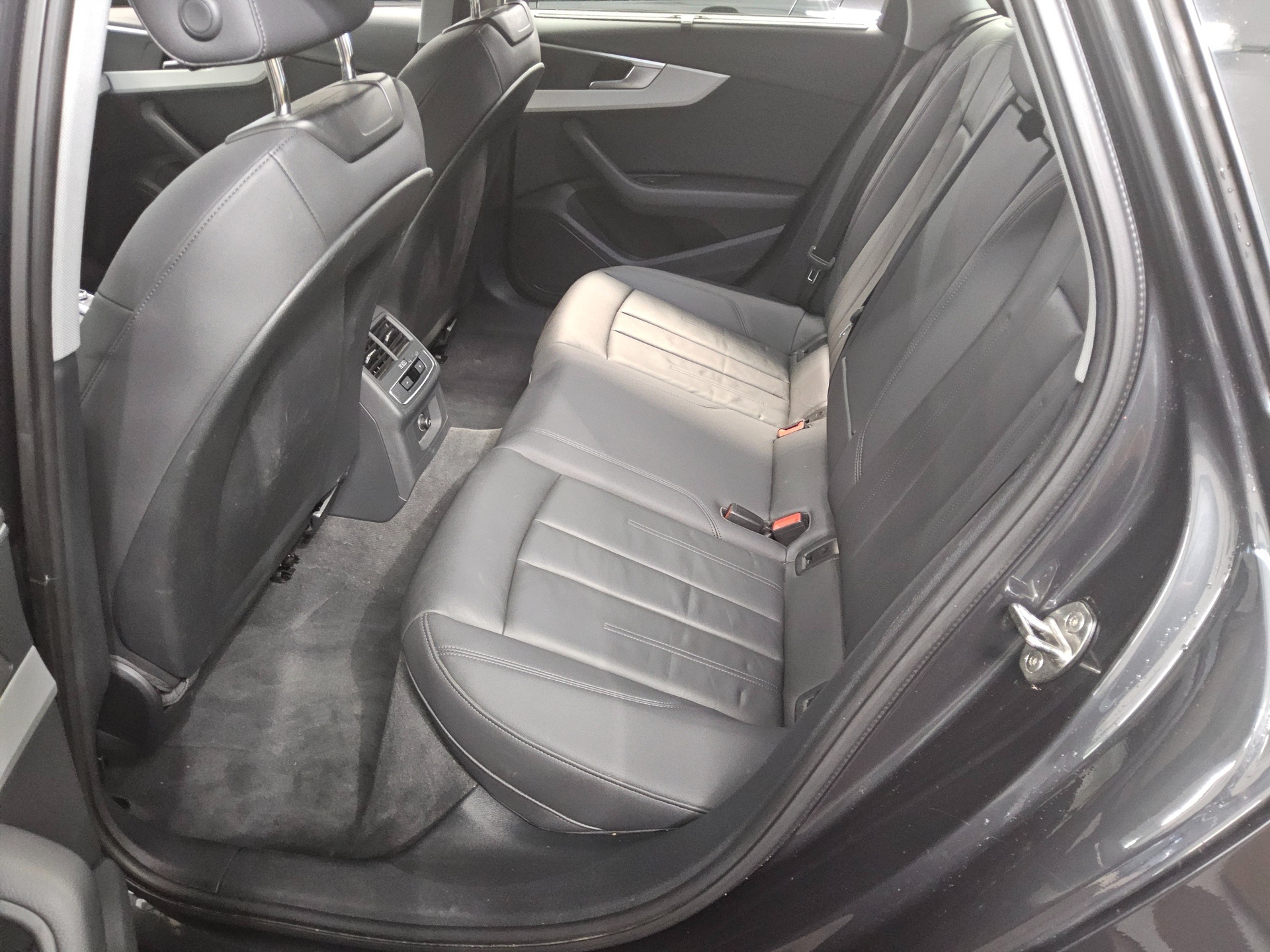 Audi A4 Avant 40 TDI Qu. advanced Leder Navi LED Sound 12