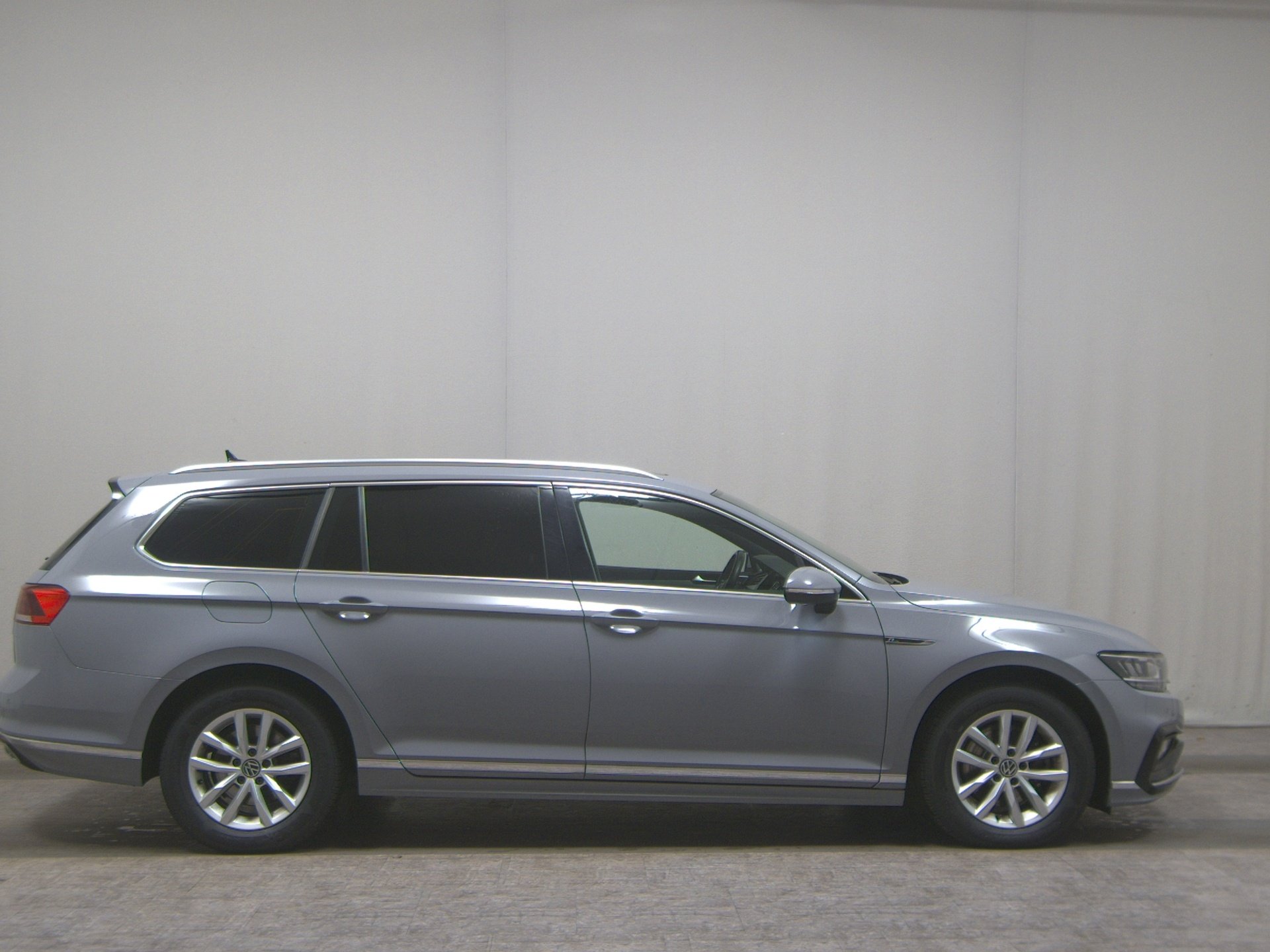 Volkswagen Passat Var. 2.0 TDI R-Line T-Leder Navi Pano DC