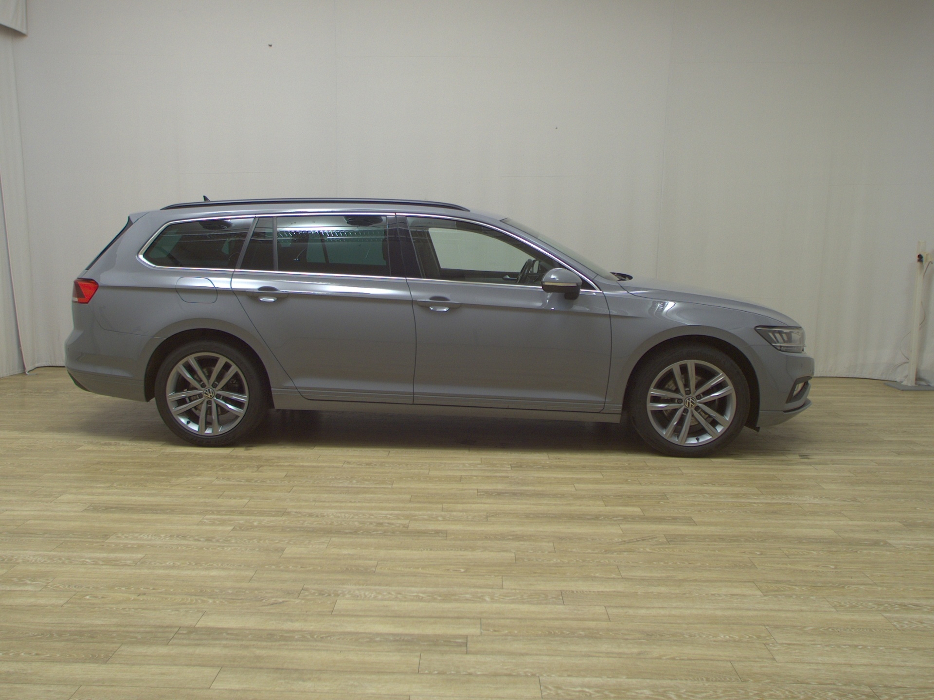 Volkswagen Passat Variant 2.0 TDI Business Navi LED DC AHK