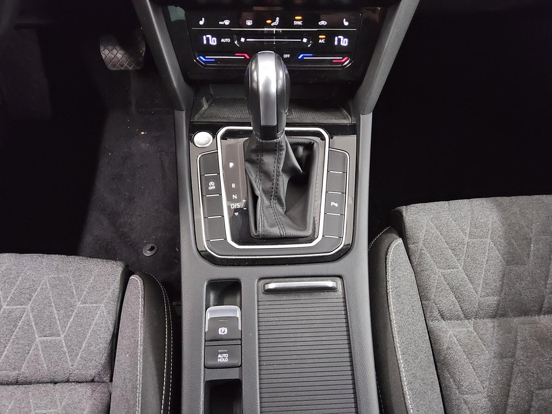 Volkswagen Passat Variant 2.0 TDI Business Navi LED DC AHK 6