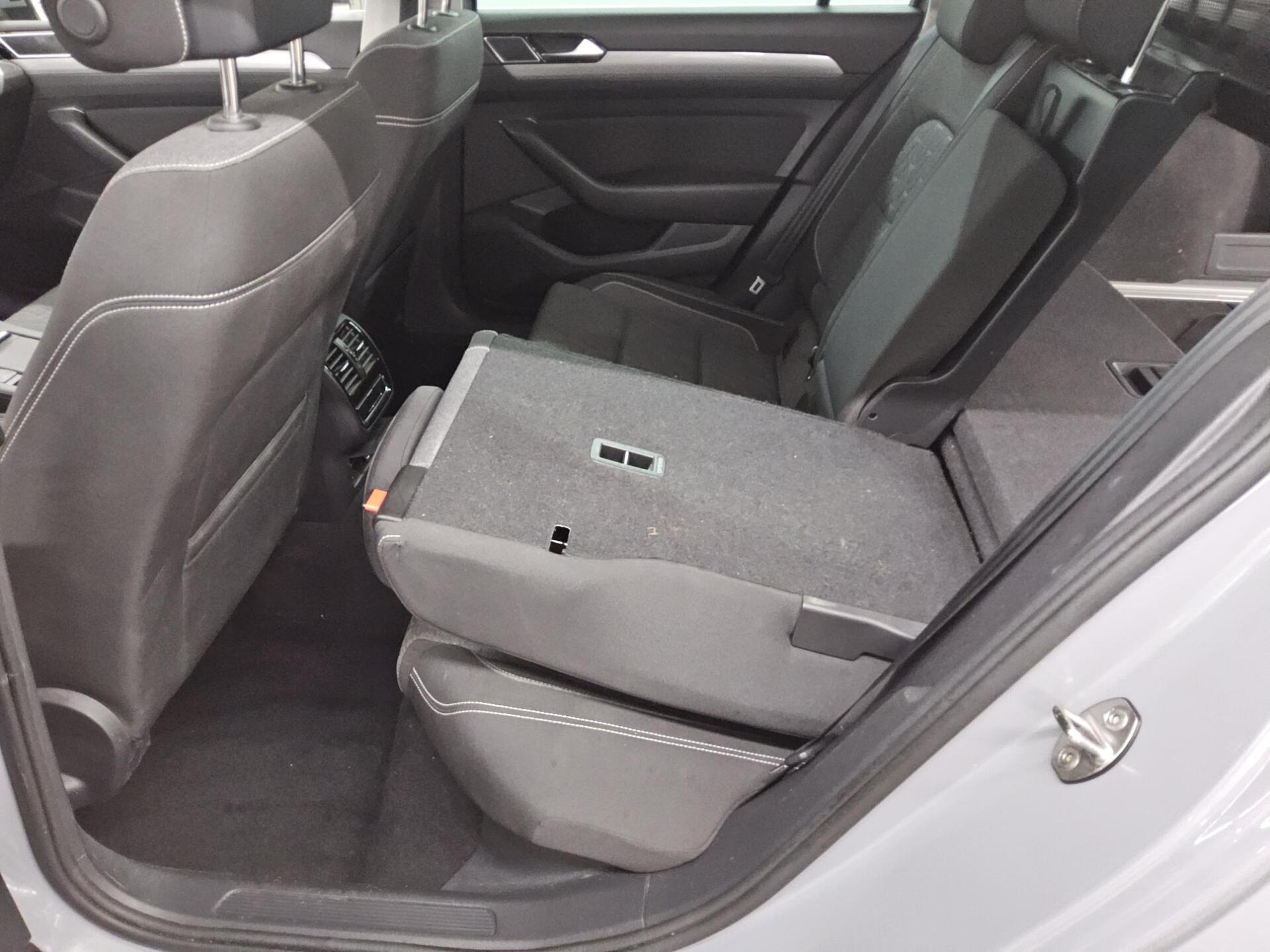 Volkswagen Passat Variant 2.0 TDI Business Navi LED DC AHK 13