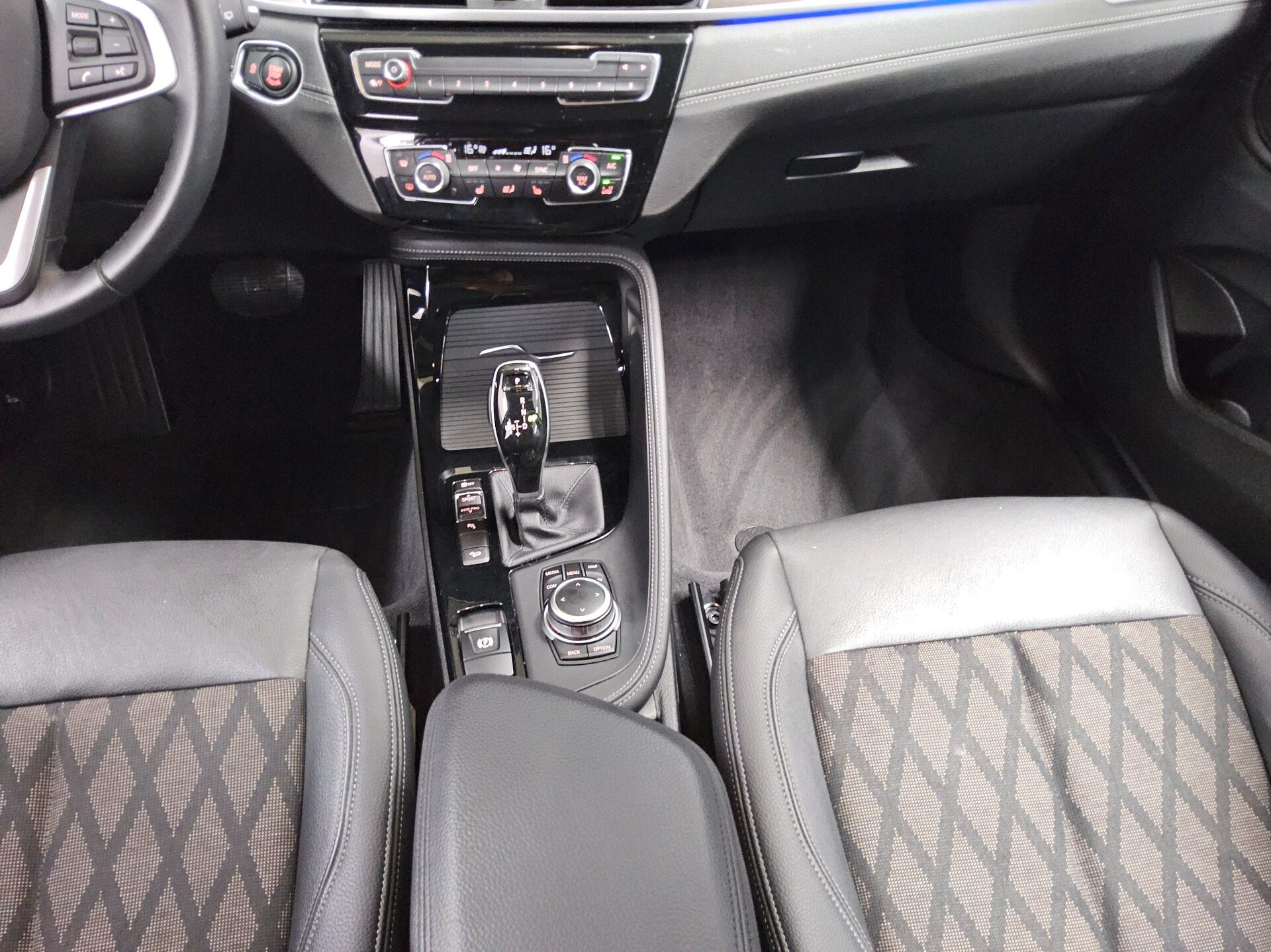 BMW X1 xDrive18d X-Line T-Leder Navi LED PDC SHZ 3