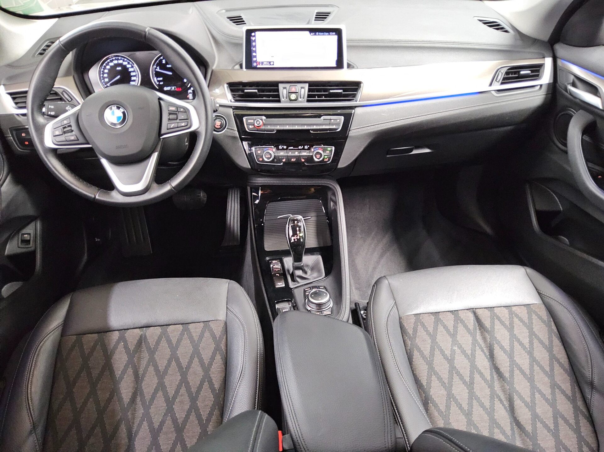 BMW X1 xDrive18d X-Line T-Leder Navi LED PDC SHZ 2