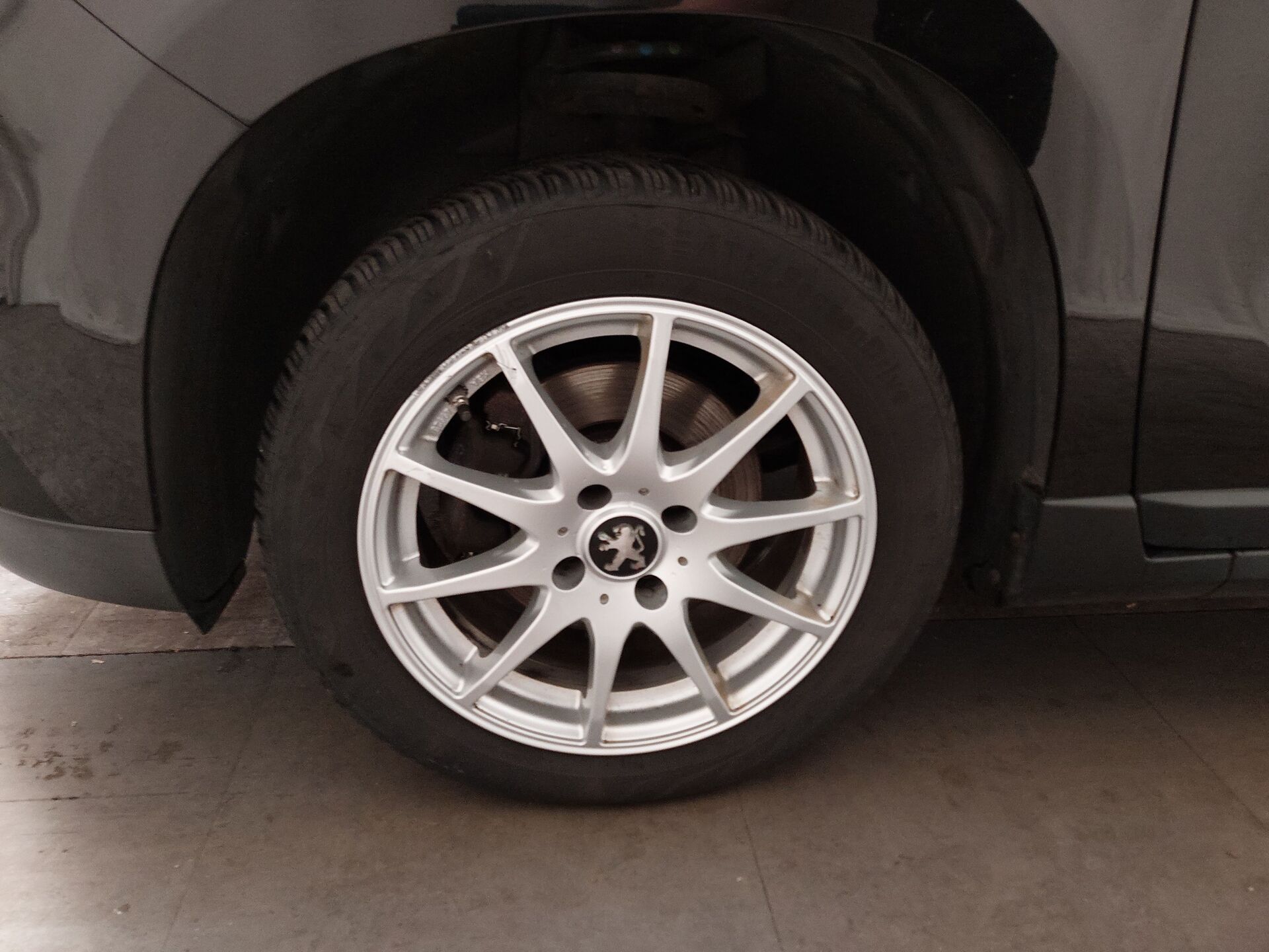 Peugeot 2008 1.2 PureTech Navi Pano AHK PDC Shz 7