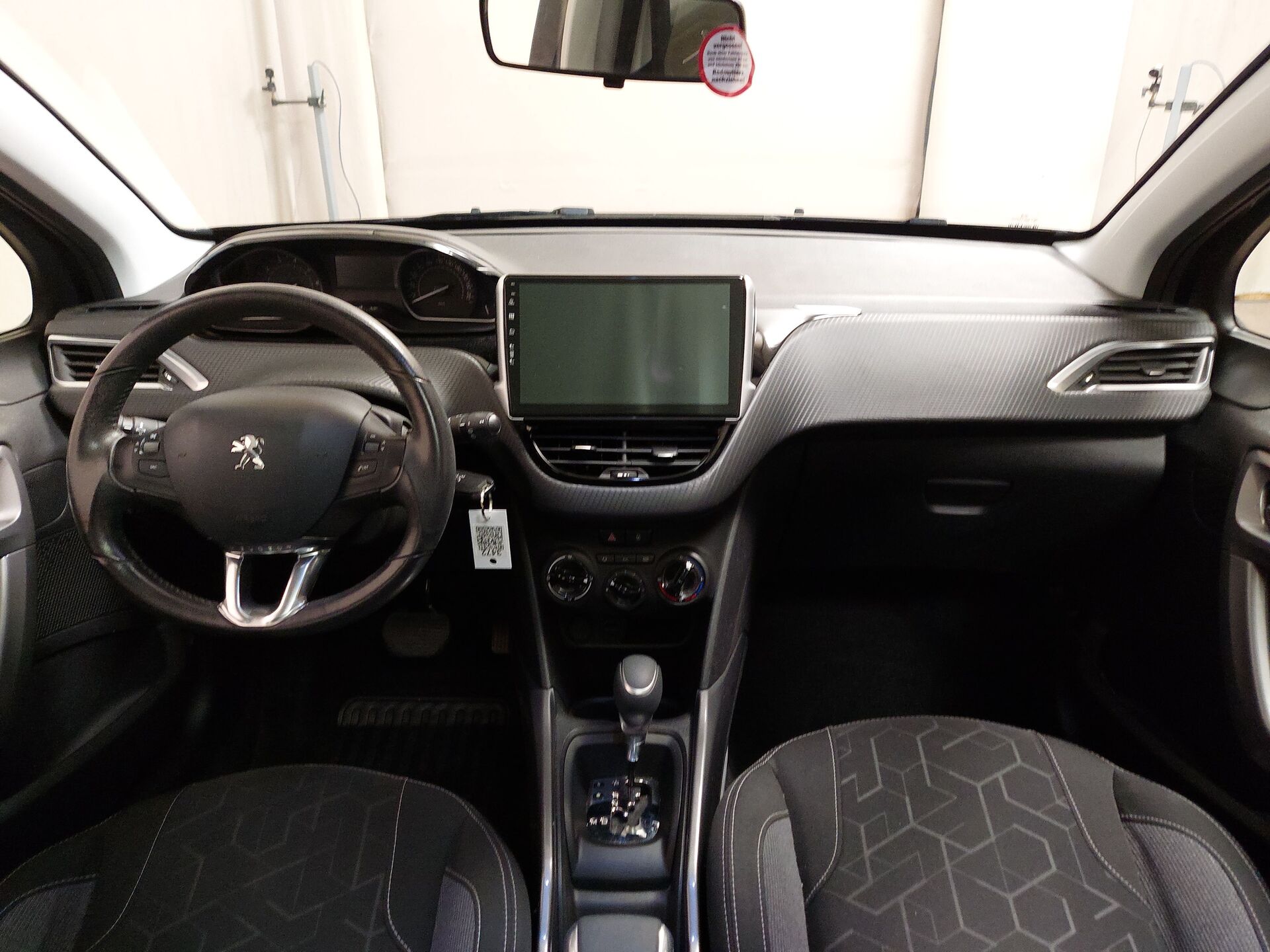 Peugeot 2008 1.2 PureTech Navi Pano AHK PDC Shz 12
