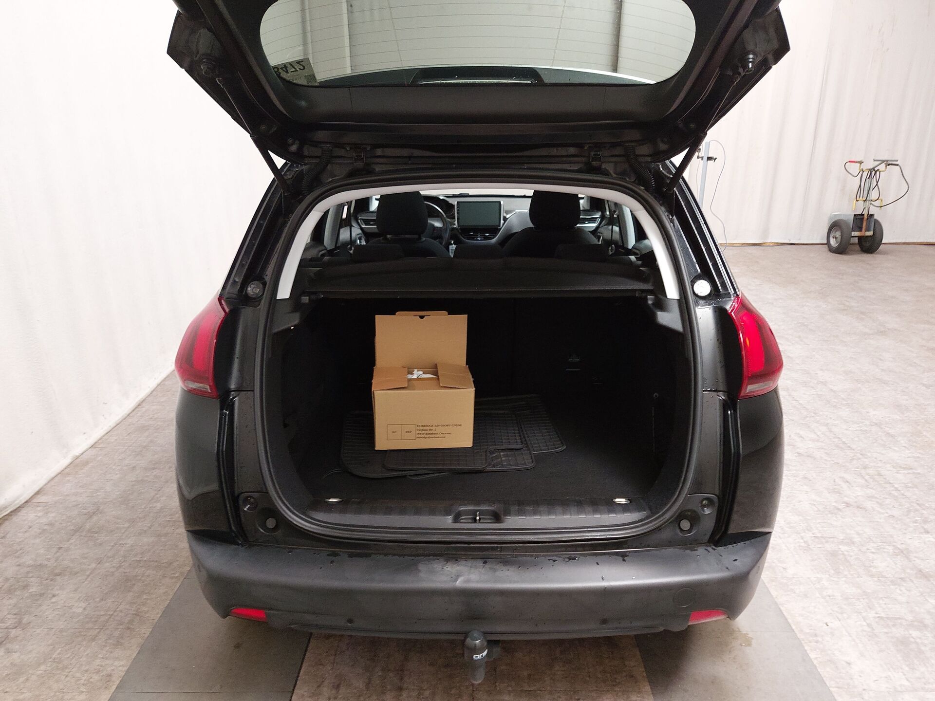 Peugeot 2008 1.2 PureTech Navi Pano AHK PDC Shz 15