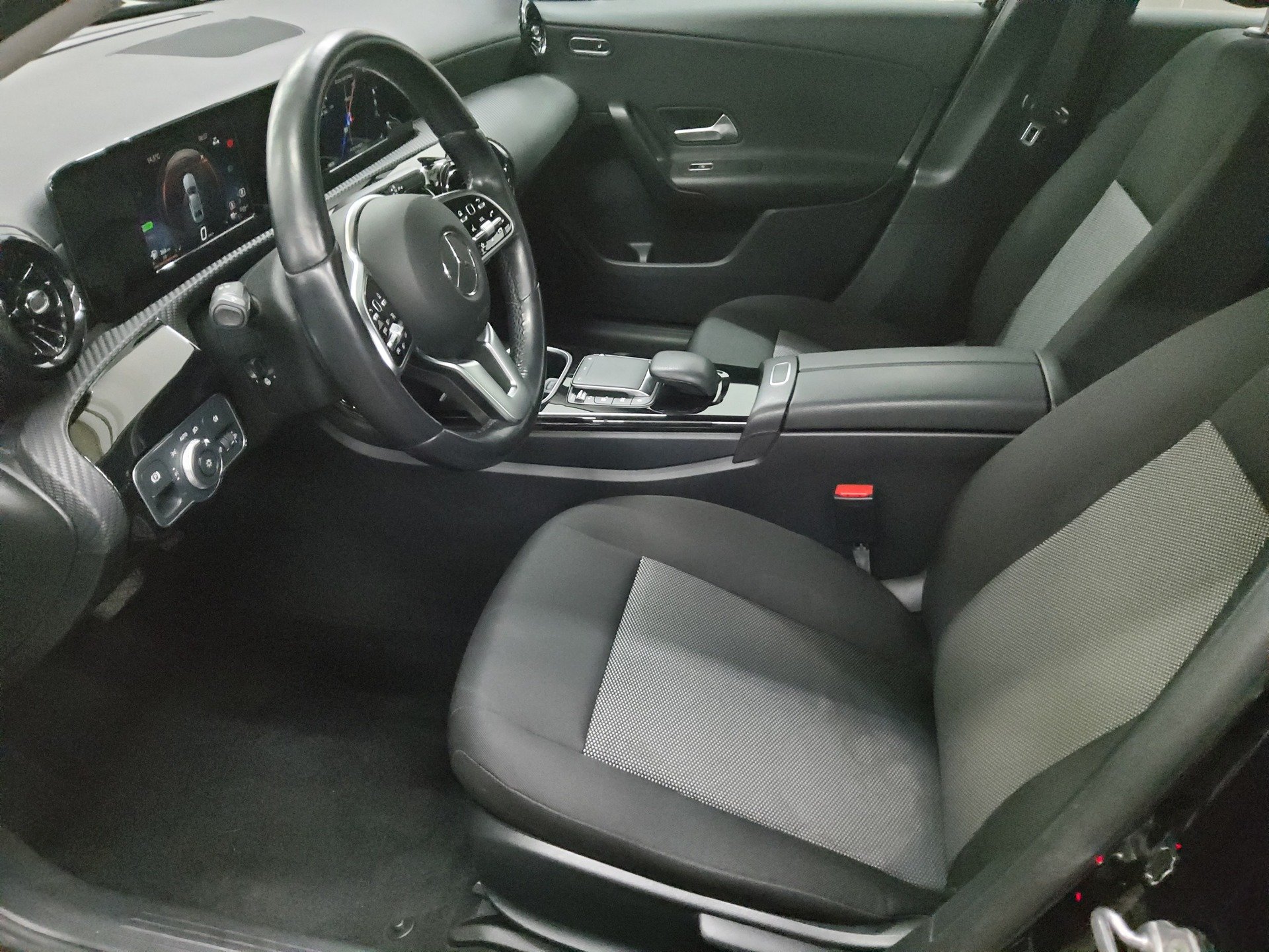 Mercedes-Benz A 250 Lim. e Navi MBUX PDC SHZ Tempomat 9