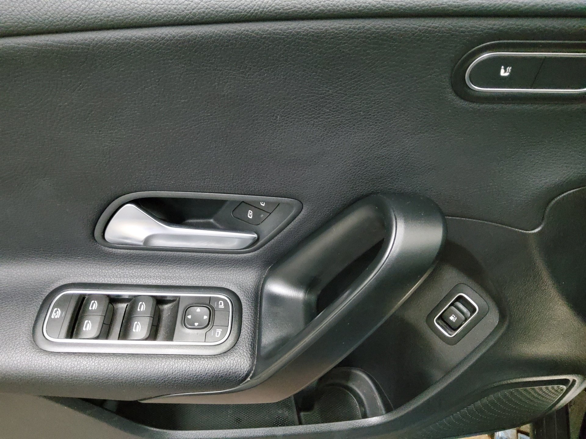 Mercedes-Benz A 250 Lim. e Navi MBUX PDC SHZ Tempomat 10