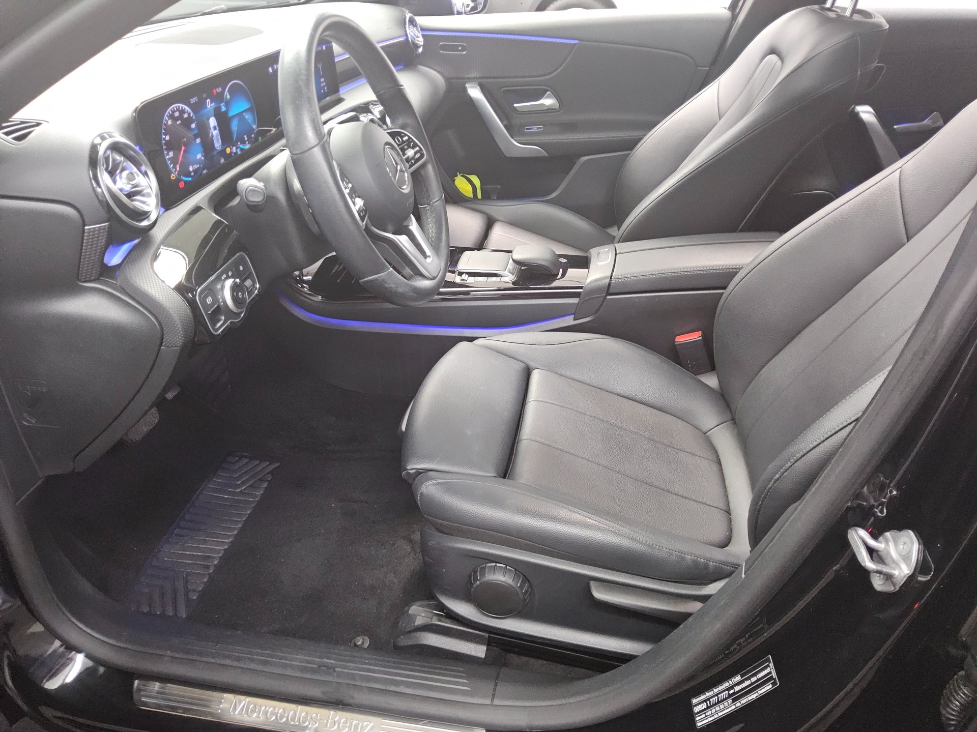 Mercedes-Benz A 250 Progressive Leder Navi MB-LED Pano Distro+ 8