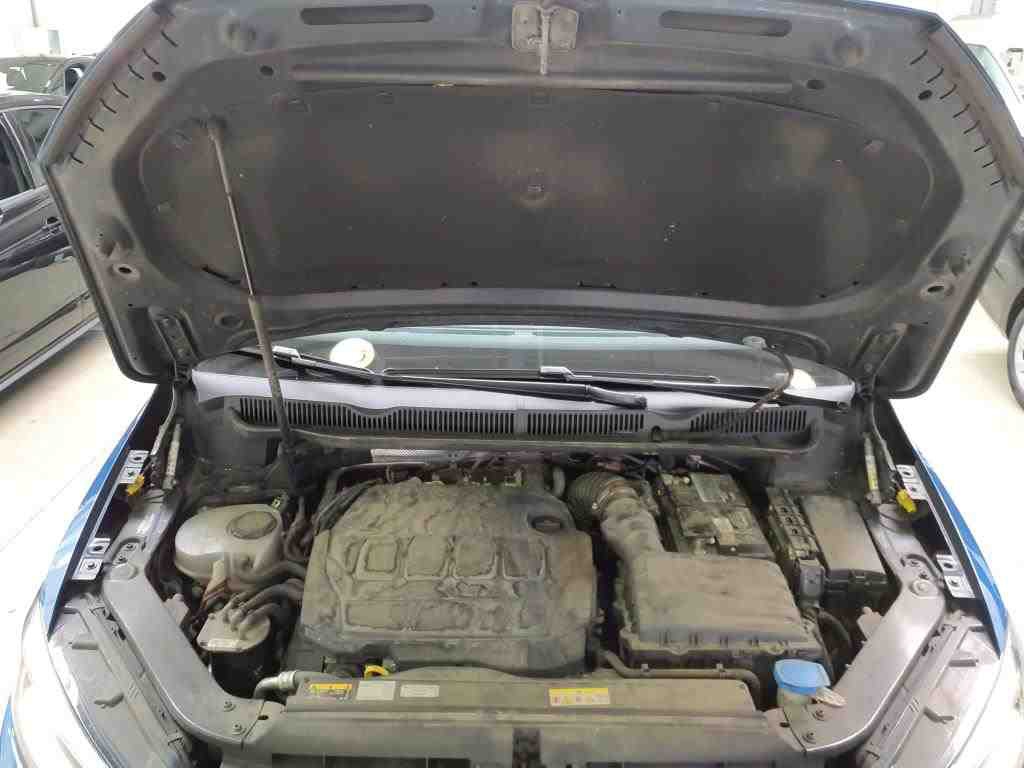 Volkswagen Touran 2.0 TDI Comf. Navi LED Pano 12