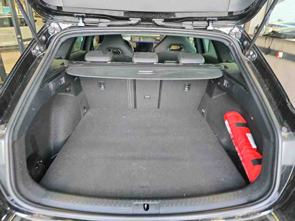 Cupra Leon CUPRA NAVI SHZ PDC LED 10