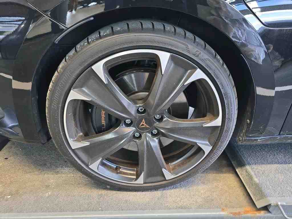 Cupra Leon CUPRA NAVI SHZ PDC LED 12