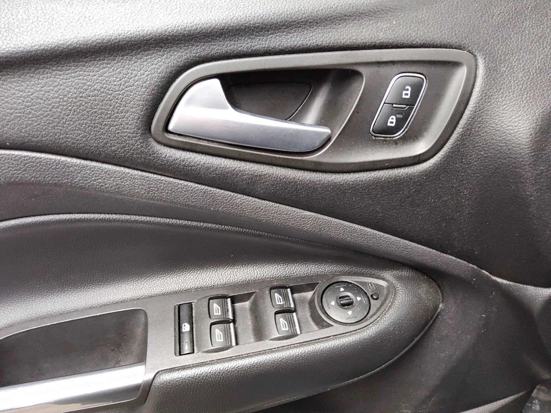 Ford Kuga 2.0 TDCI 4x4 Cool&Connect Navi AHK PDC Shz 9
