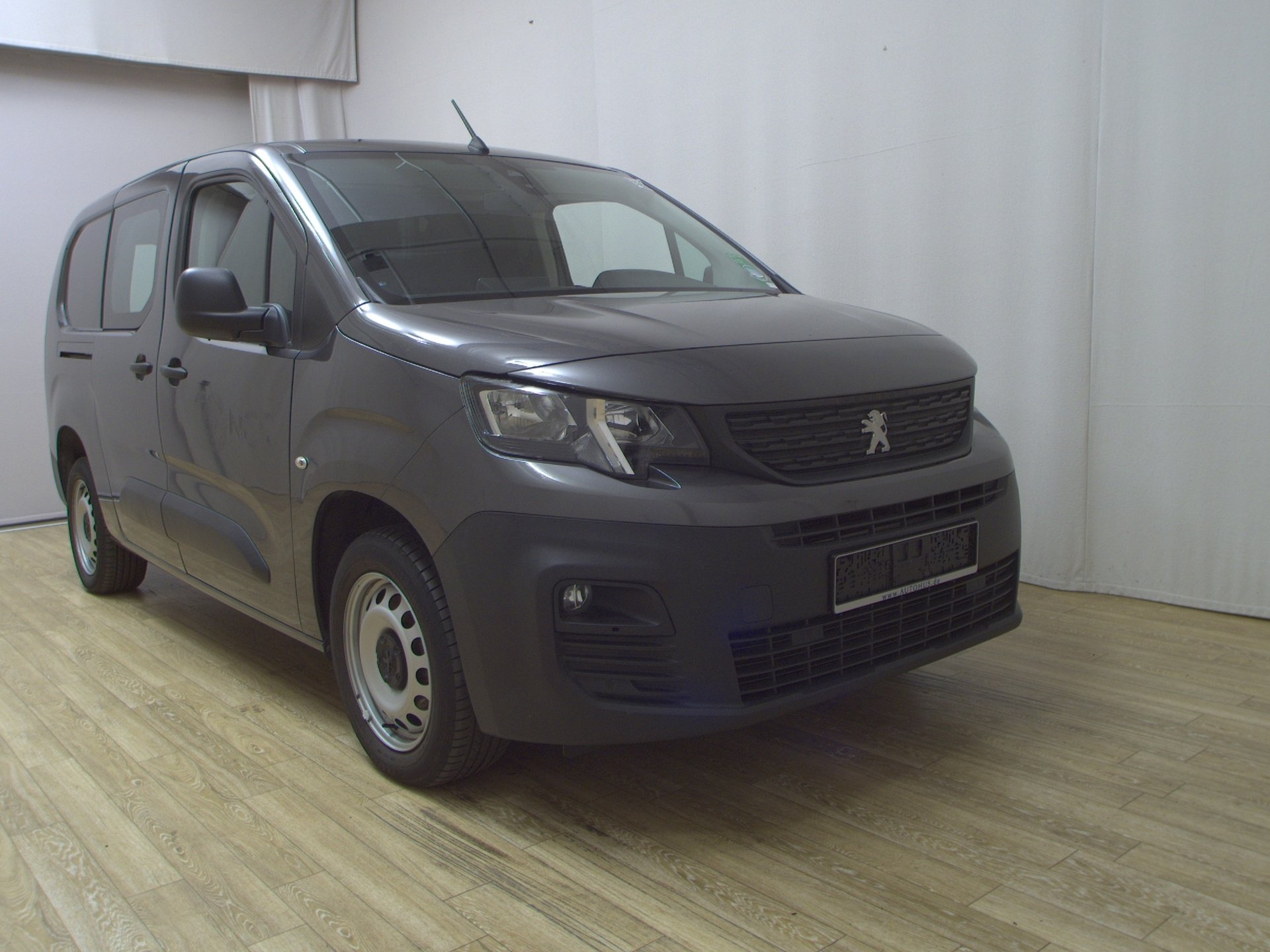 Peugeot Partner 1.5 BlueHDI L2 3-Sitzer Navi PDC Regale 3