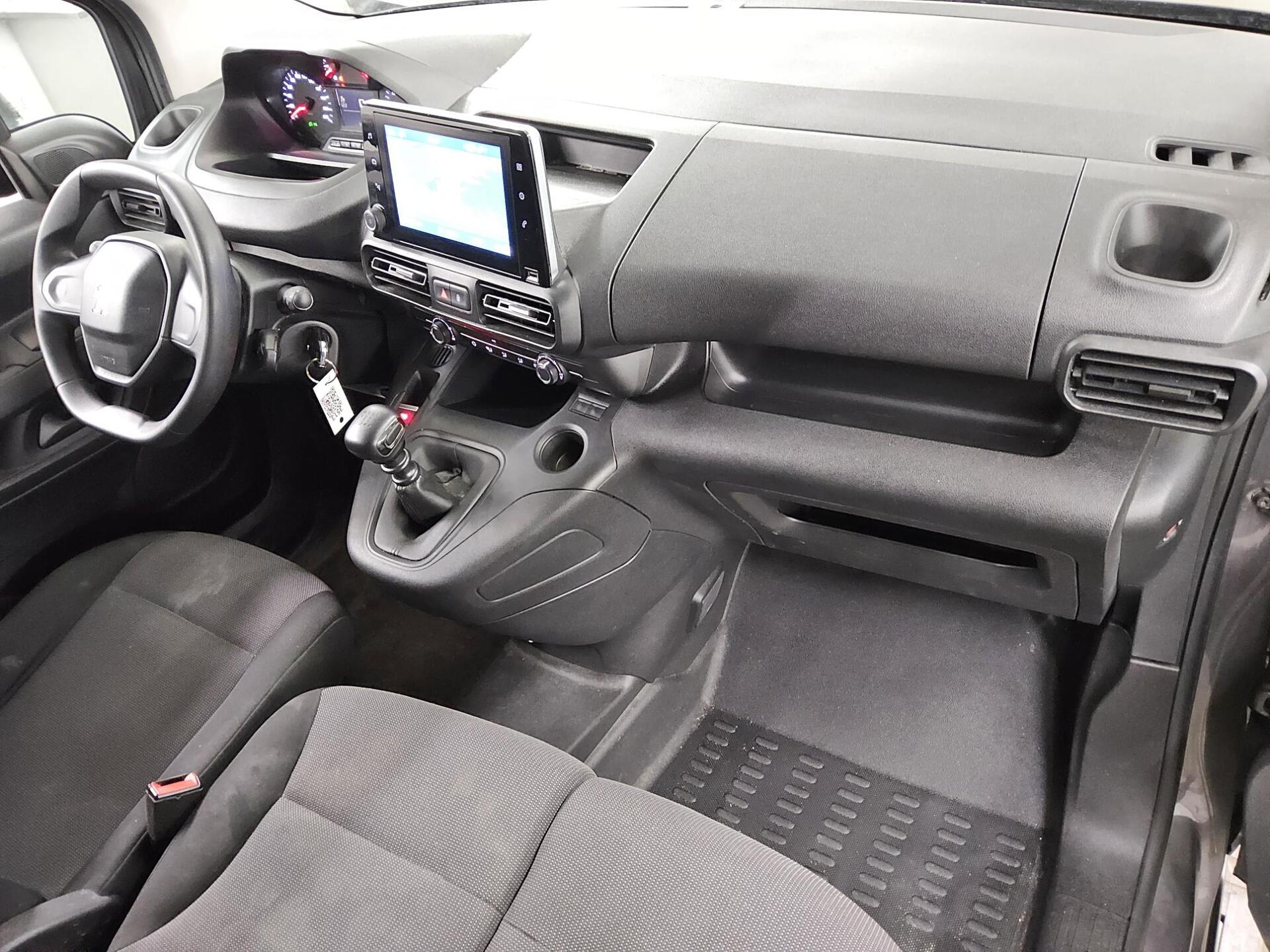 Peugeot Partner 1.5 BlueHDI L2 3-Sitzer Navi PDC Regale 5