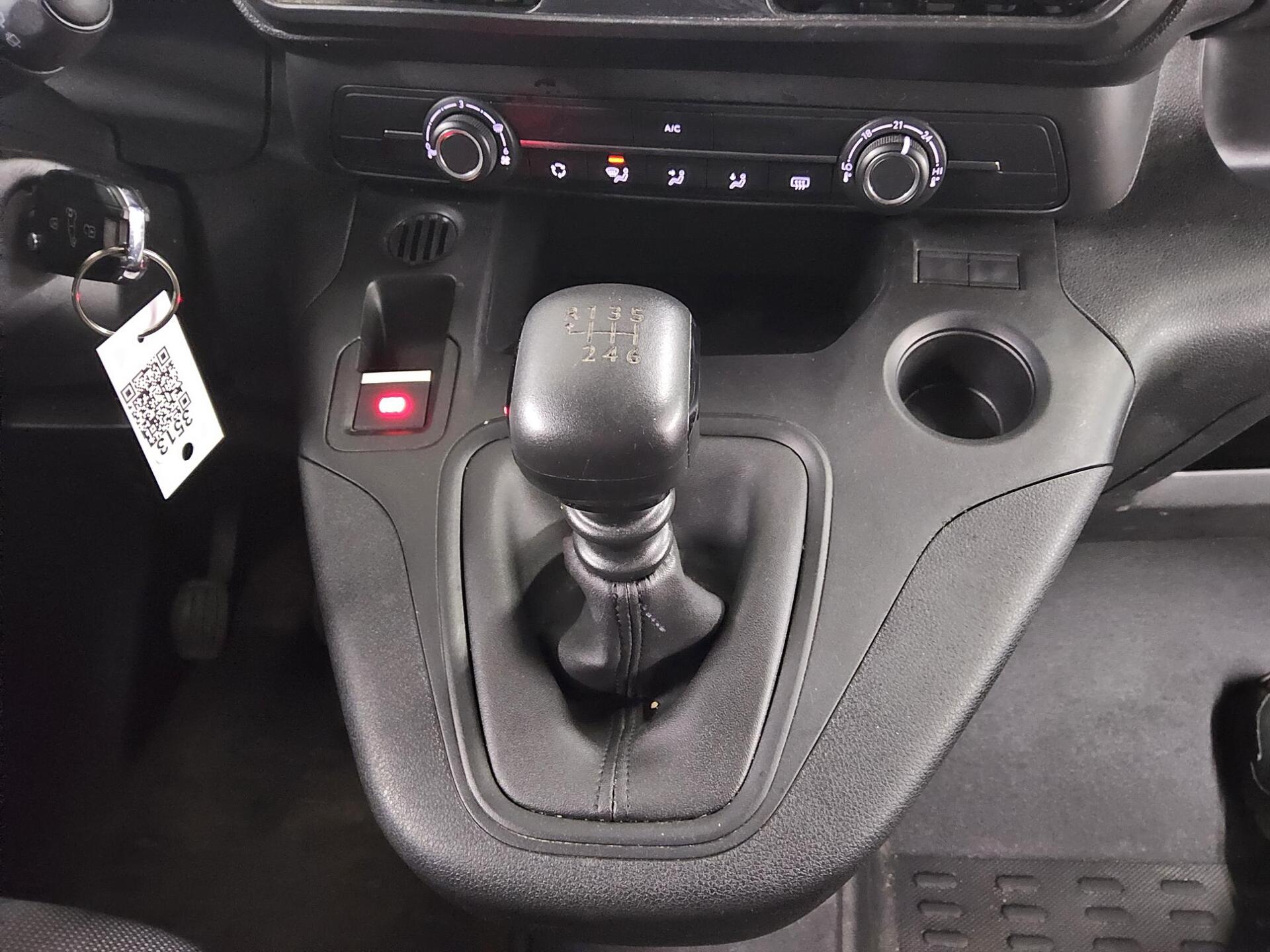 Peugeot Partner 1.5 BlueHDI L2 3-Sitzer Navi PDC Regale 6