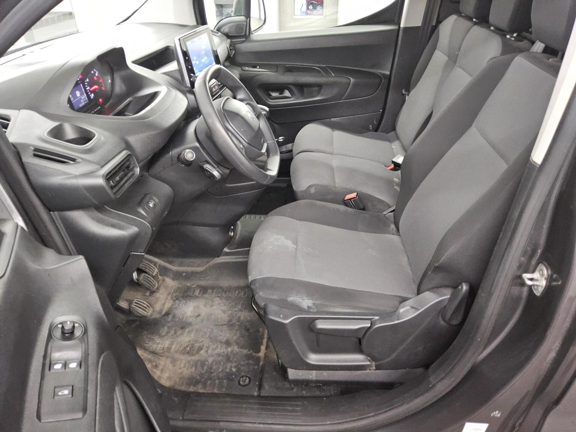 Peugeot Partner 1.5 BlueHDI L2 3-Sitzer Navi PDC Regale 8