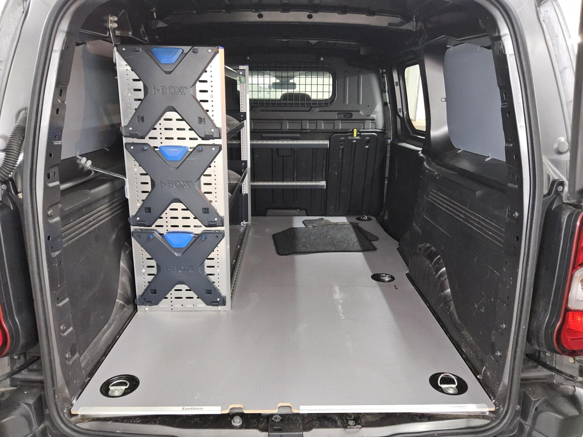 Peugeot Partner 1.5 BlueHDI L2 3-Sitzer Navi PDC Regale 11