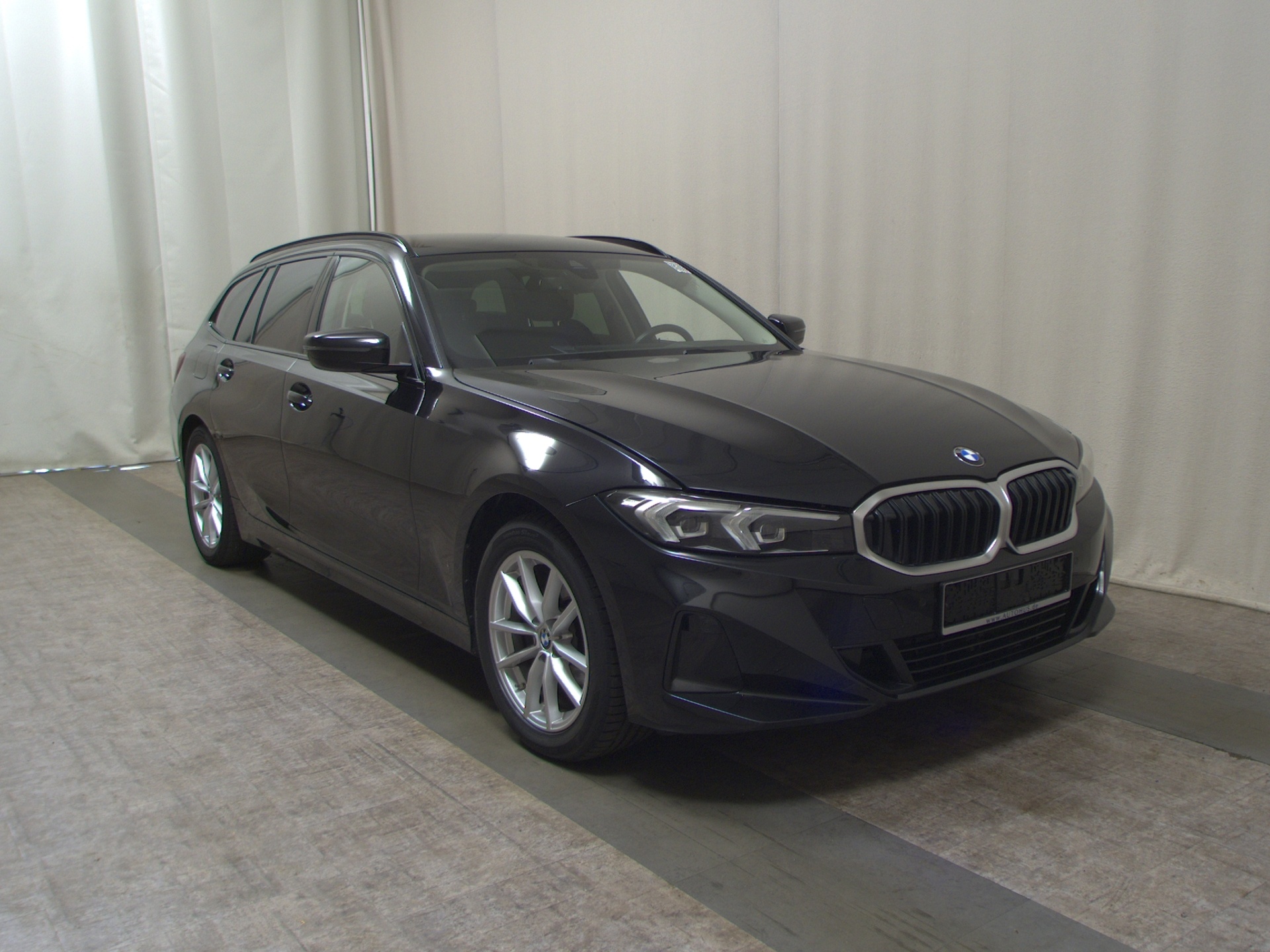 BMW 320d Touring Leder NAVI SHZ PDC LED 3